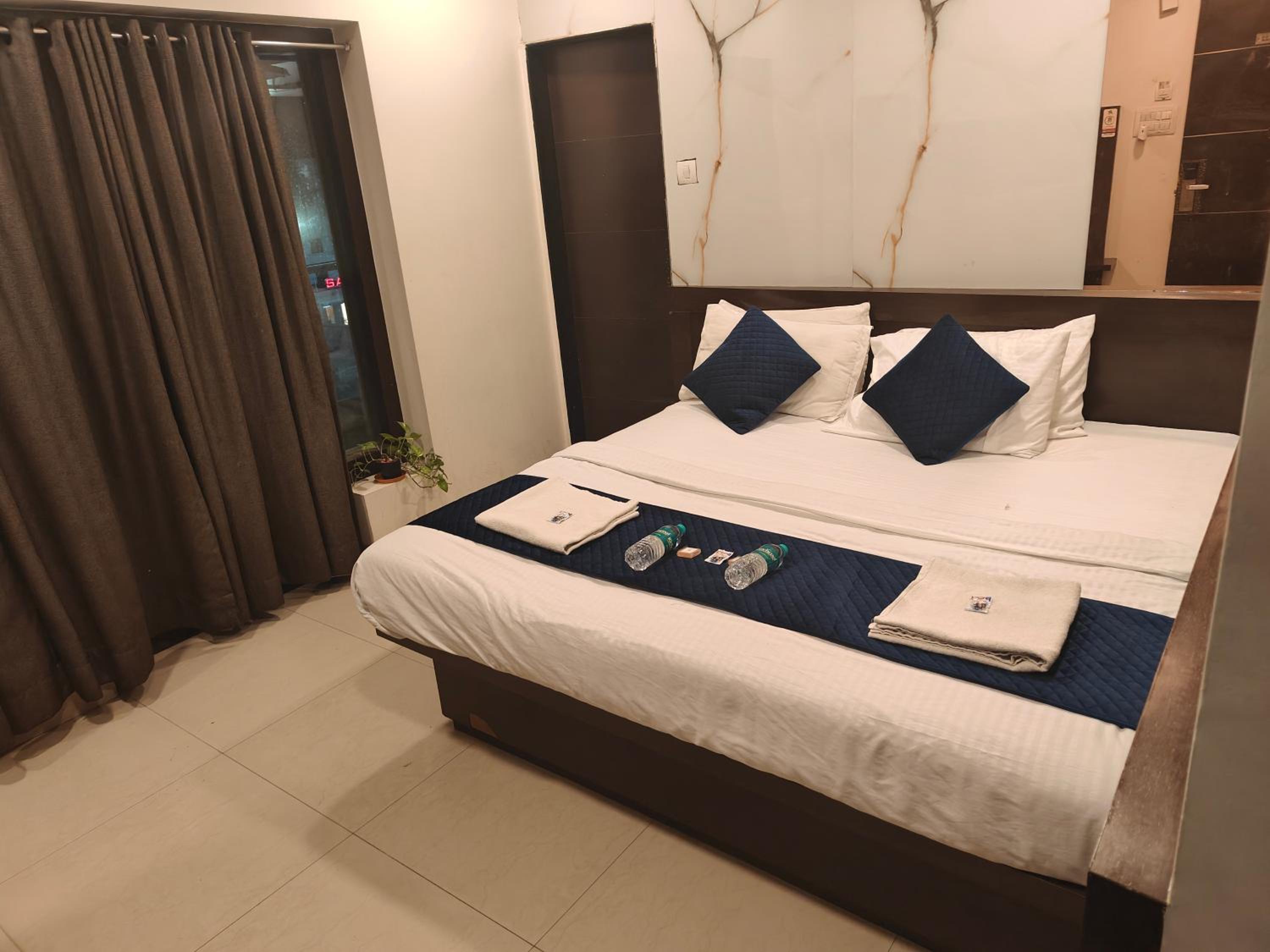 2 Bed A/C Room - Photo 5