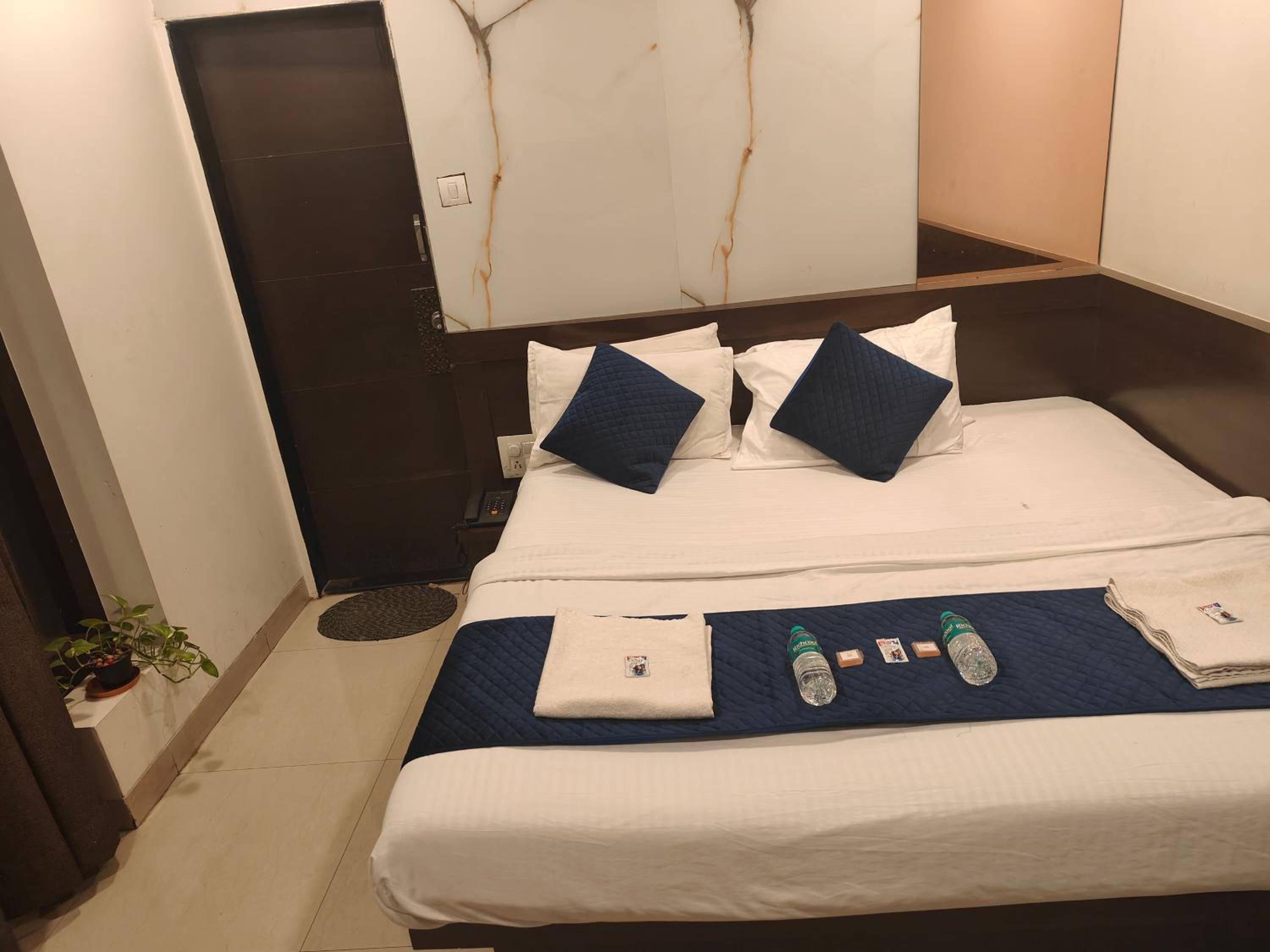 2 Bed A/C Room - Photo 10