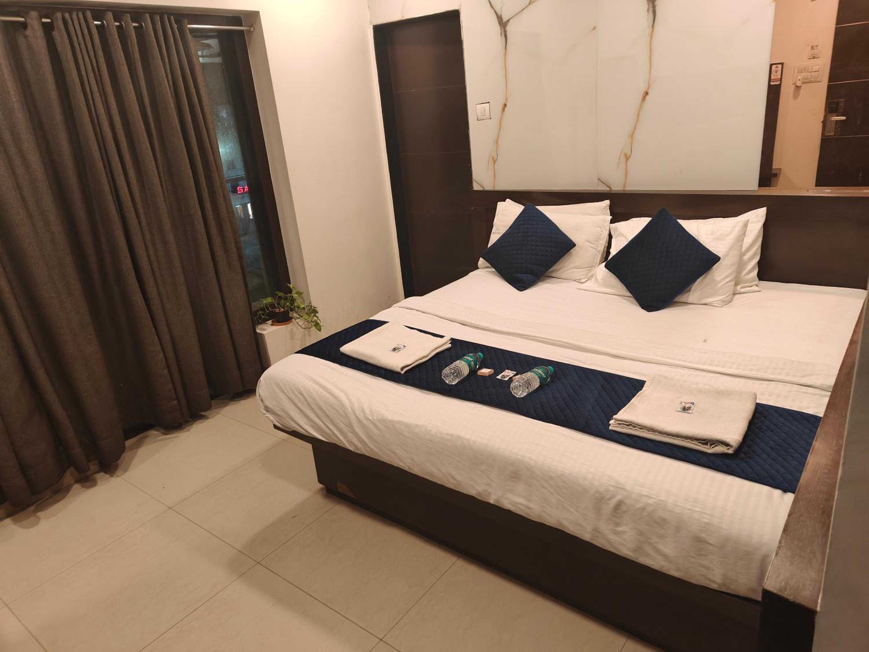 2 Bed Non A/C Room - Photo 9