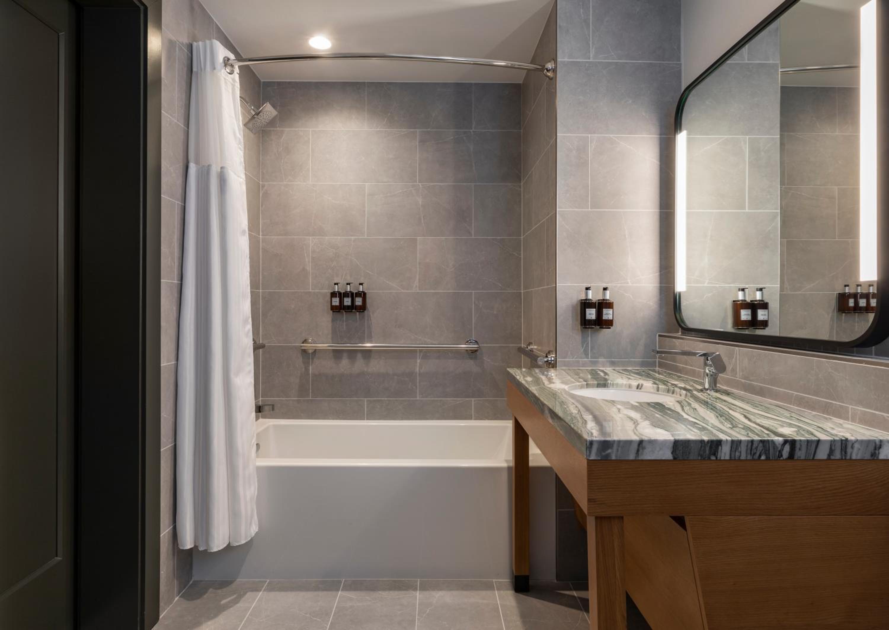 Urban King Room with Tub - Mobility Accessible - Photo 2