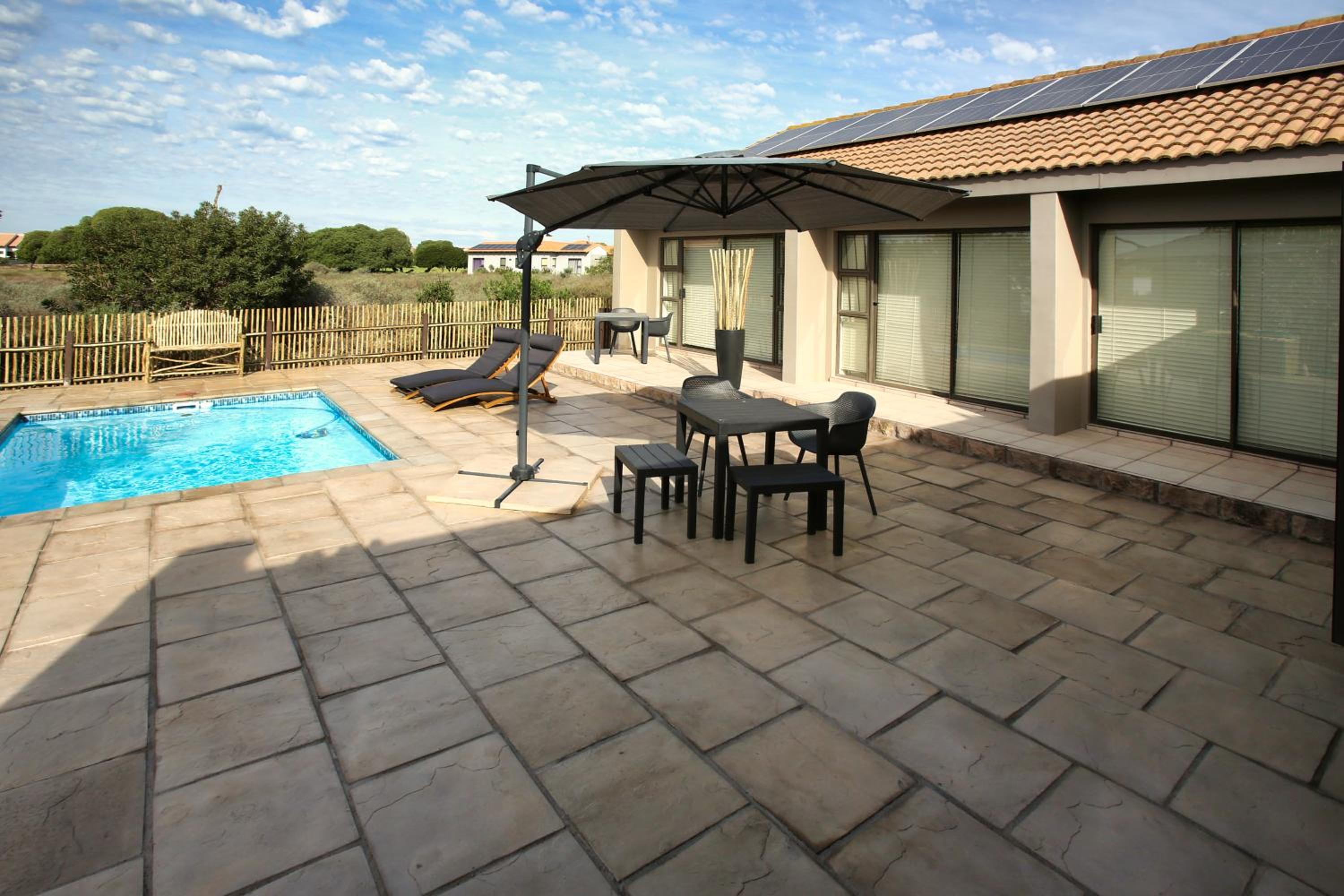 Three-Bedroom House photo 3