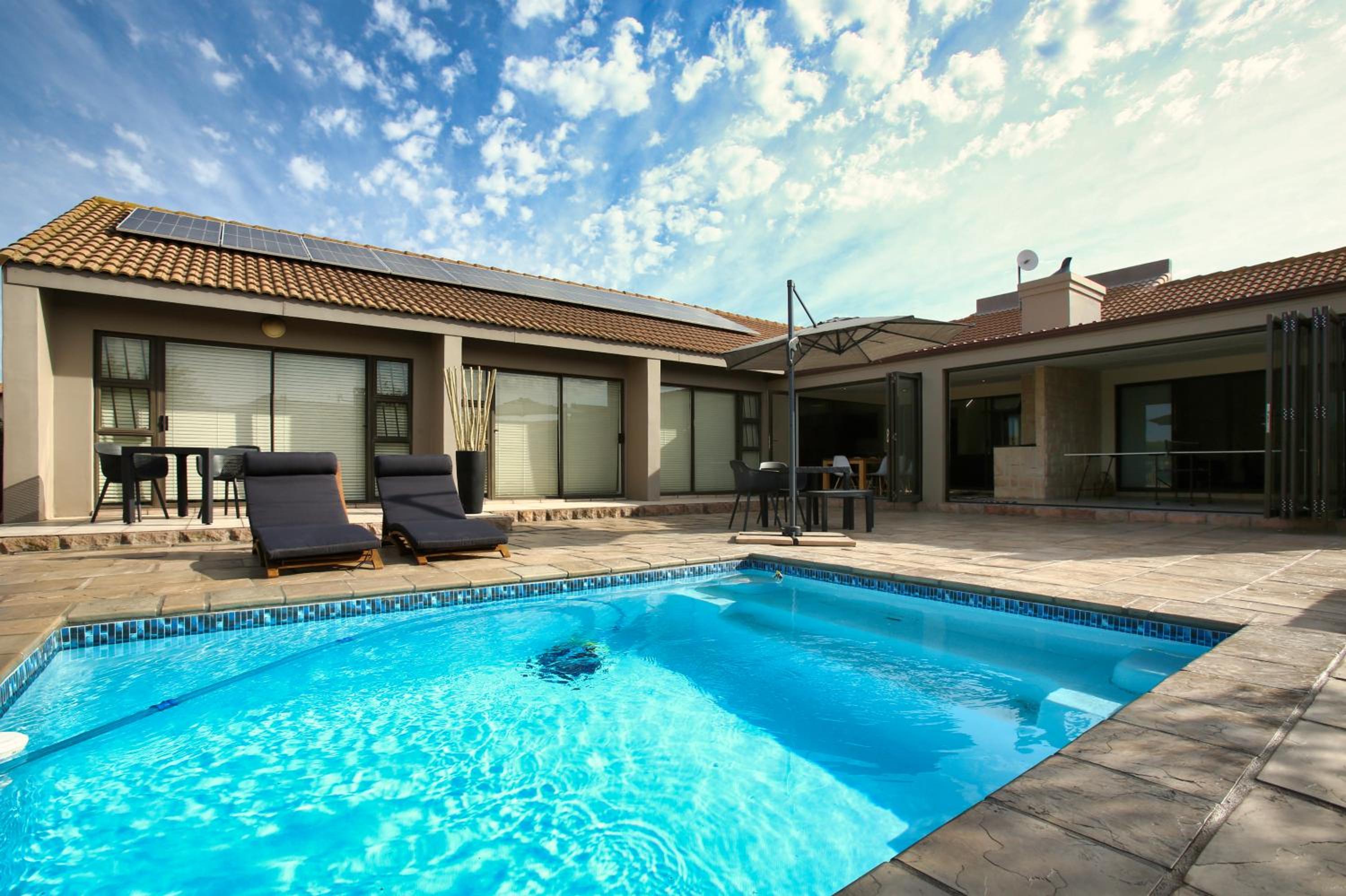 Three-Bedroom House photo 2