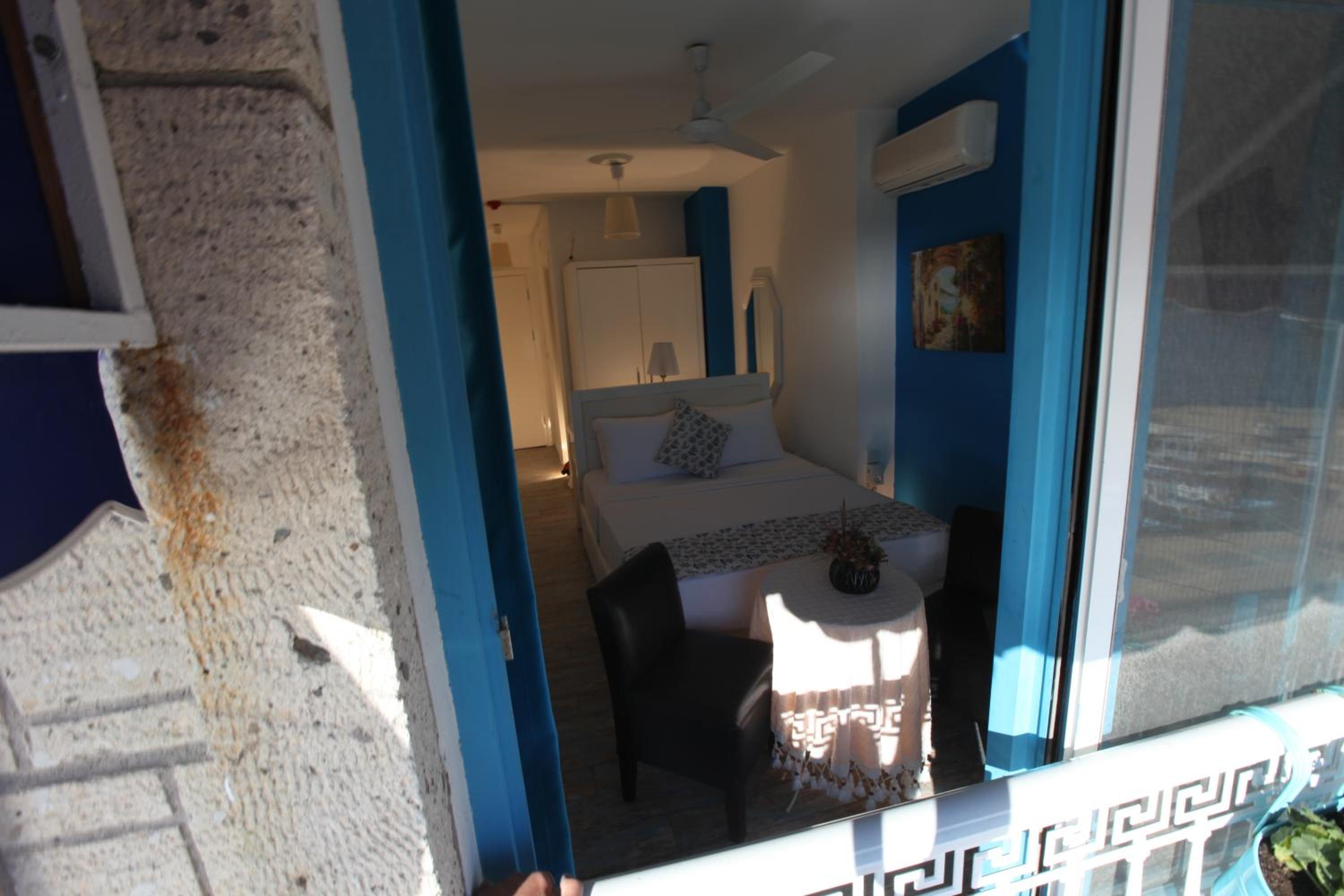 Double Room with Sea View - Photo 2