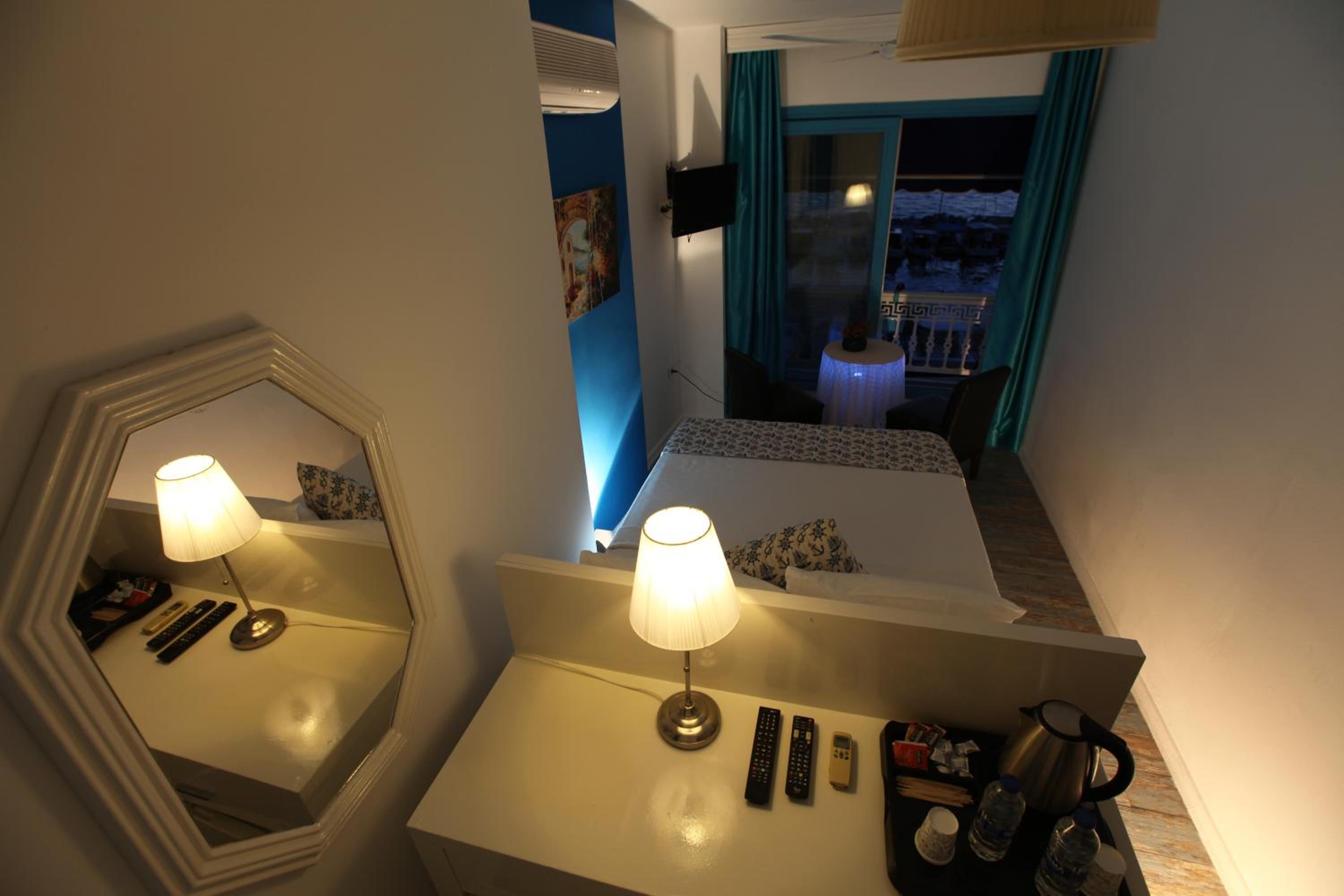 Double Room with Sea View - Photo 29