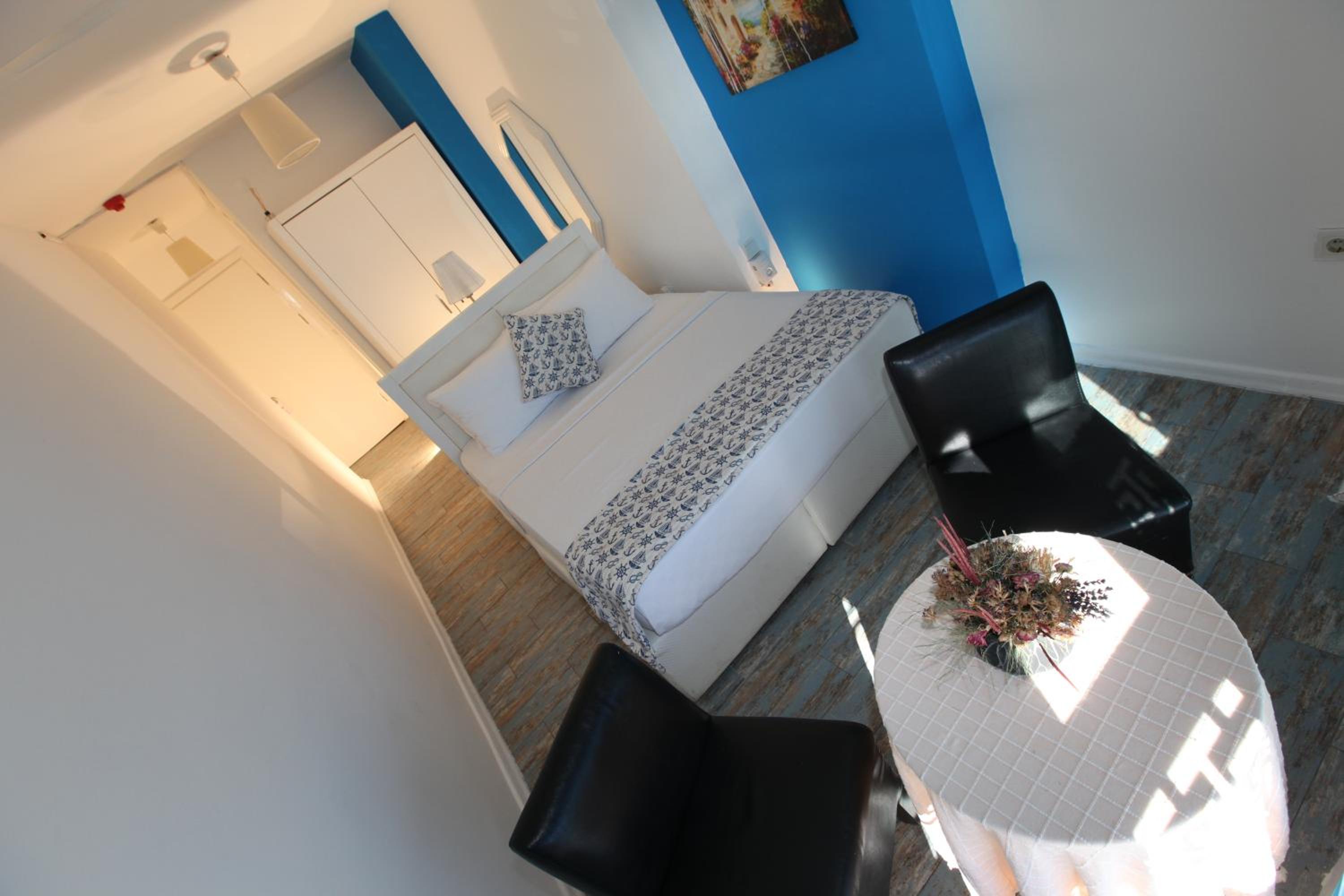 Double Room with Sea View - Photo 18