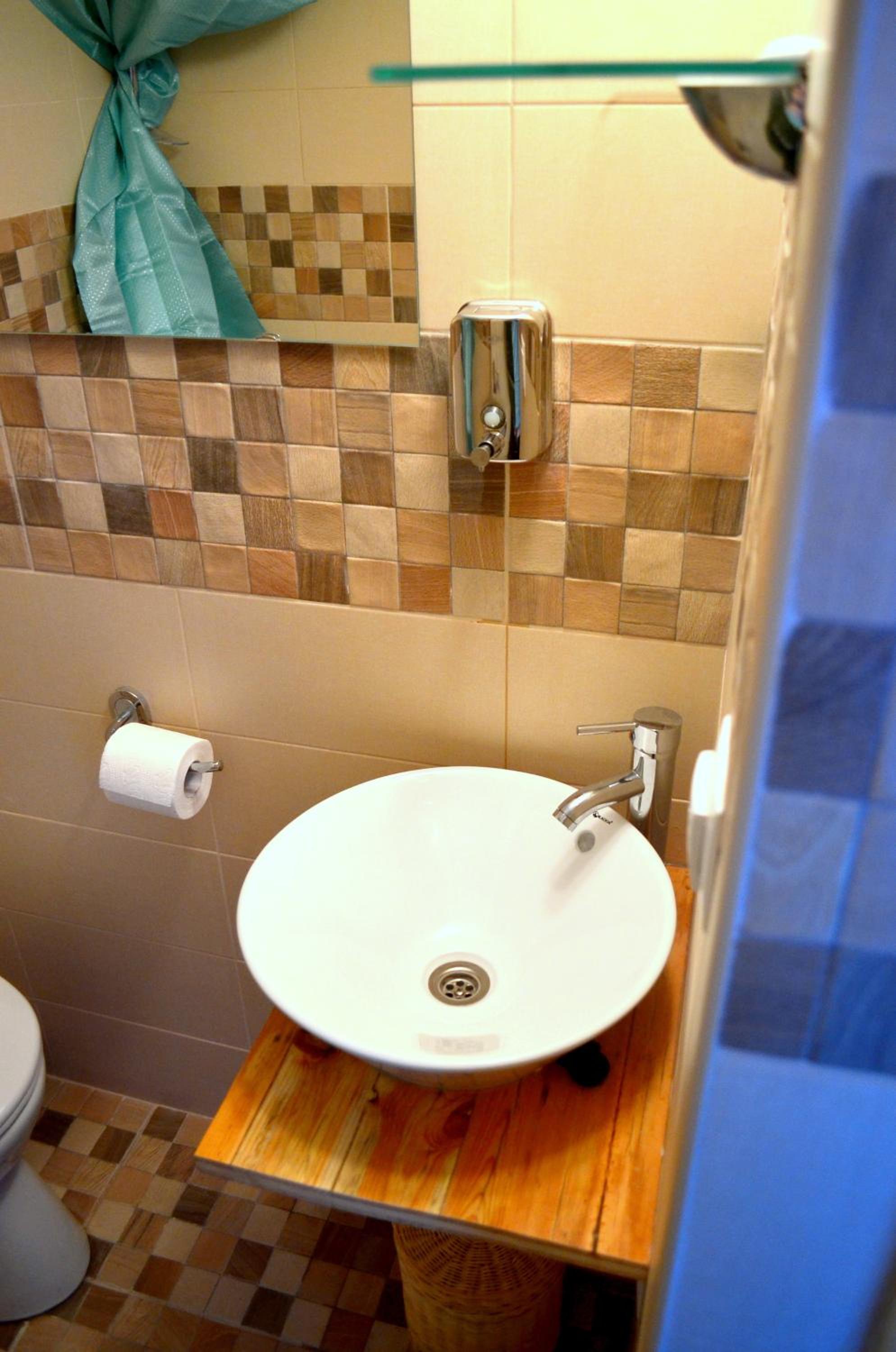 Double Room with Private Bathroom - Photo 33