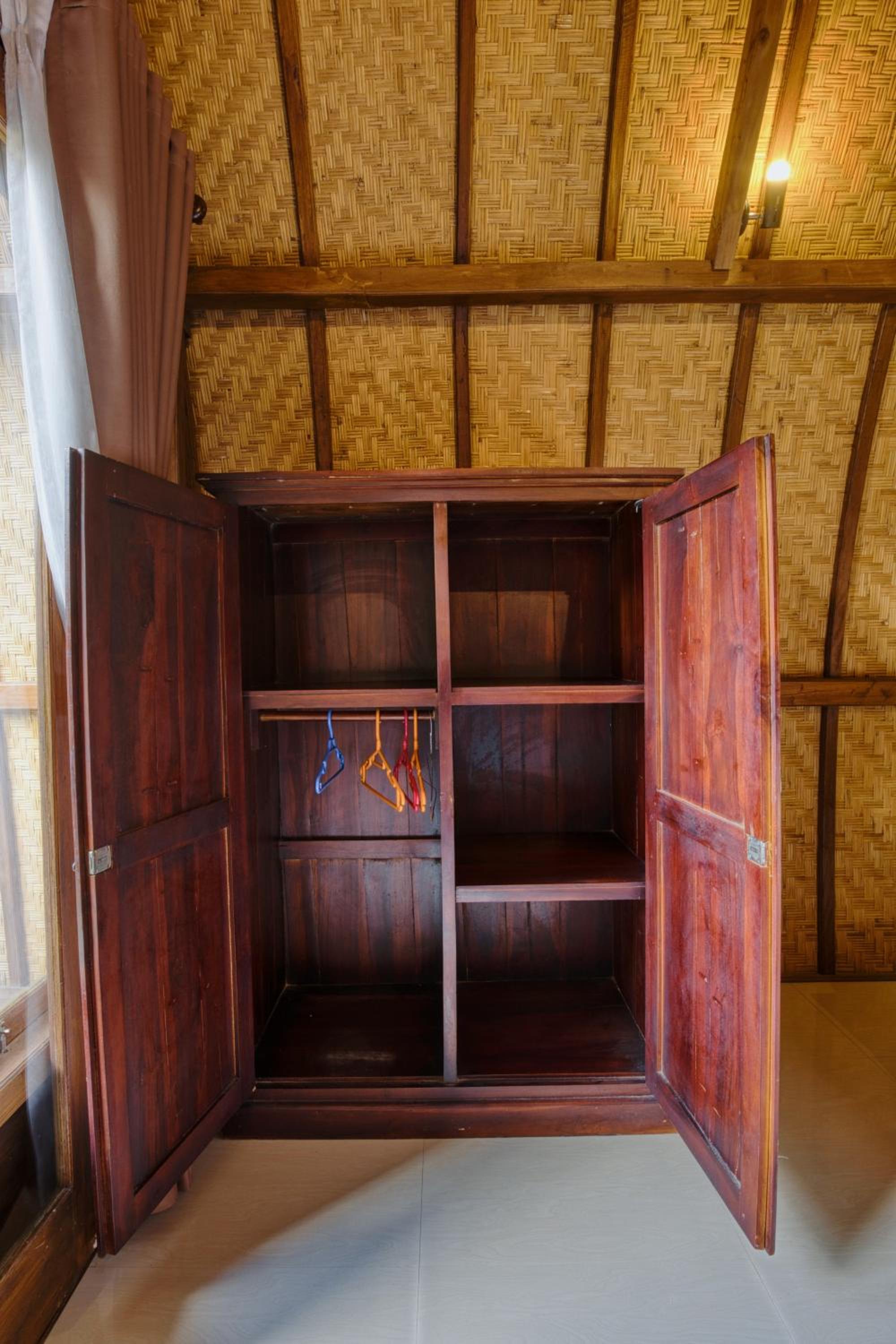 Deluxe Double Room with Balcony - Photo 9