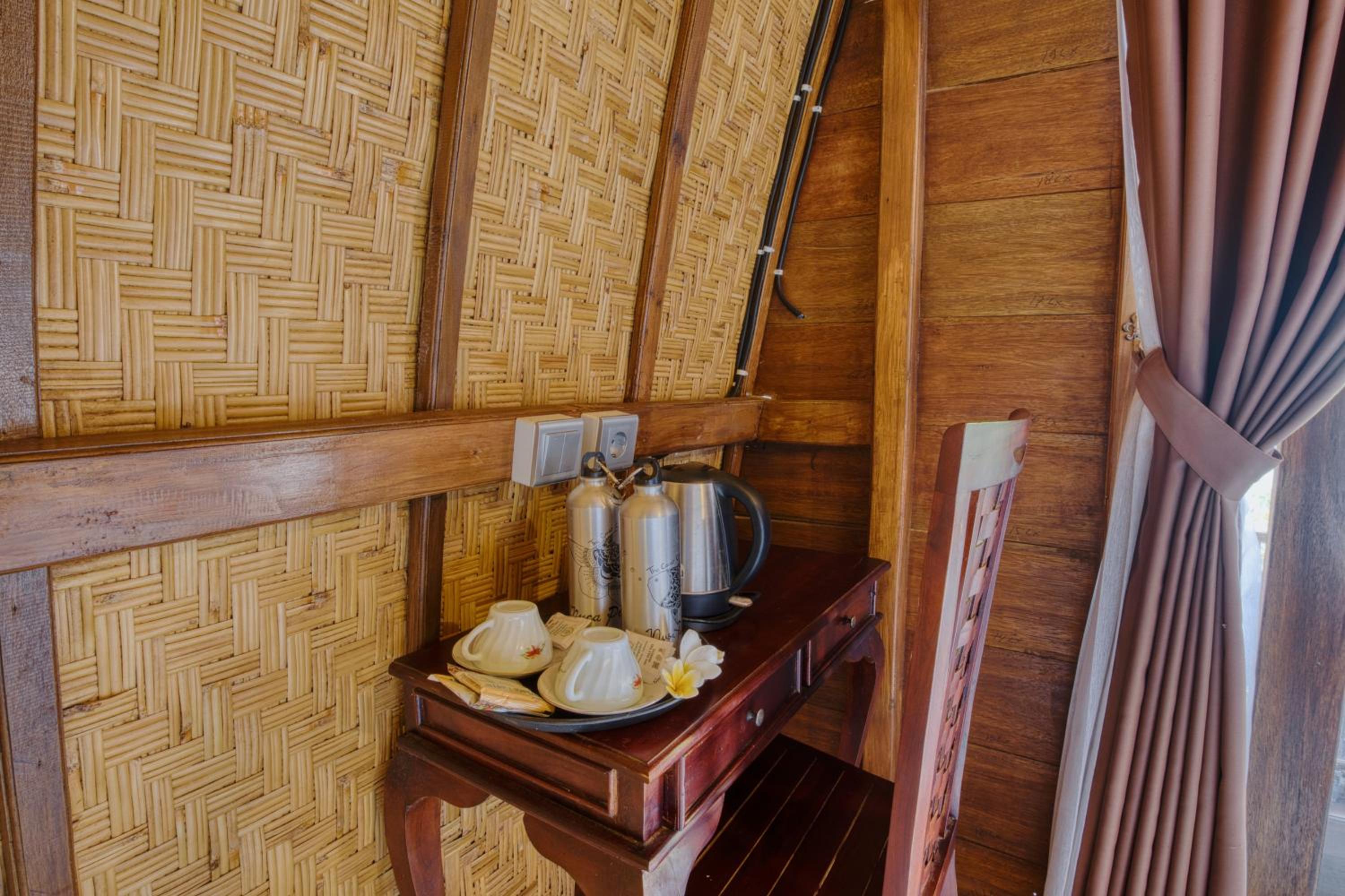 Deluxe Double Room with Balcony - Photo 10
