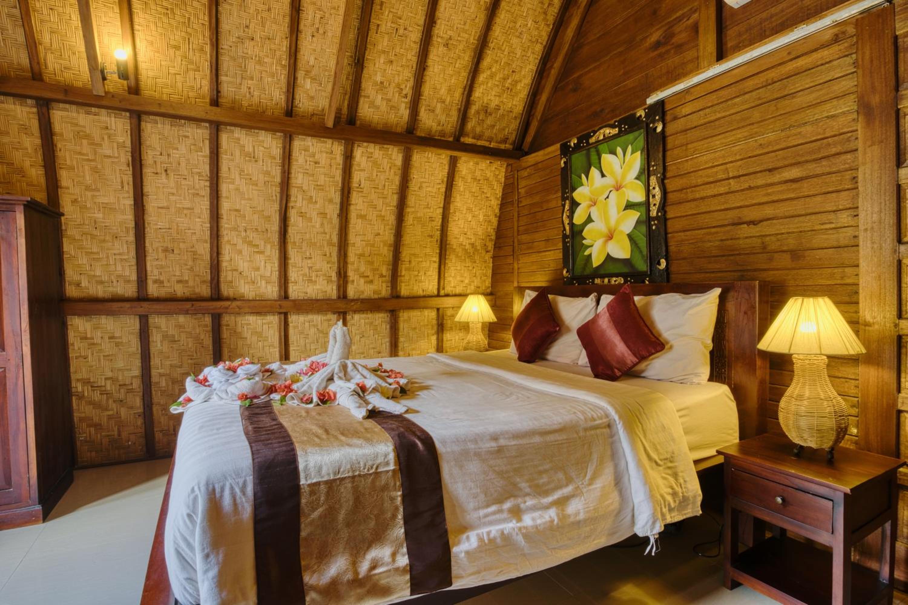 Deluxe Double Room with Balcony - Photo 11