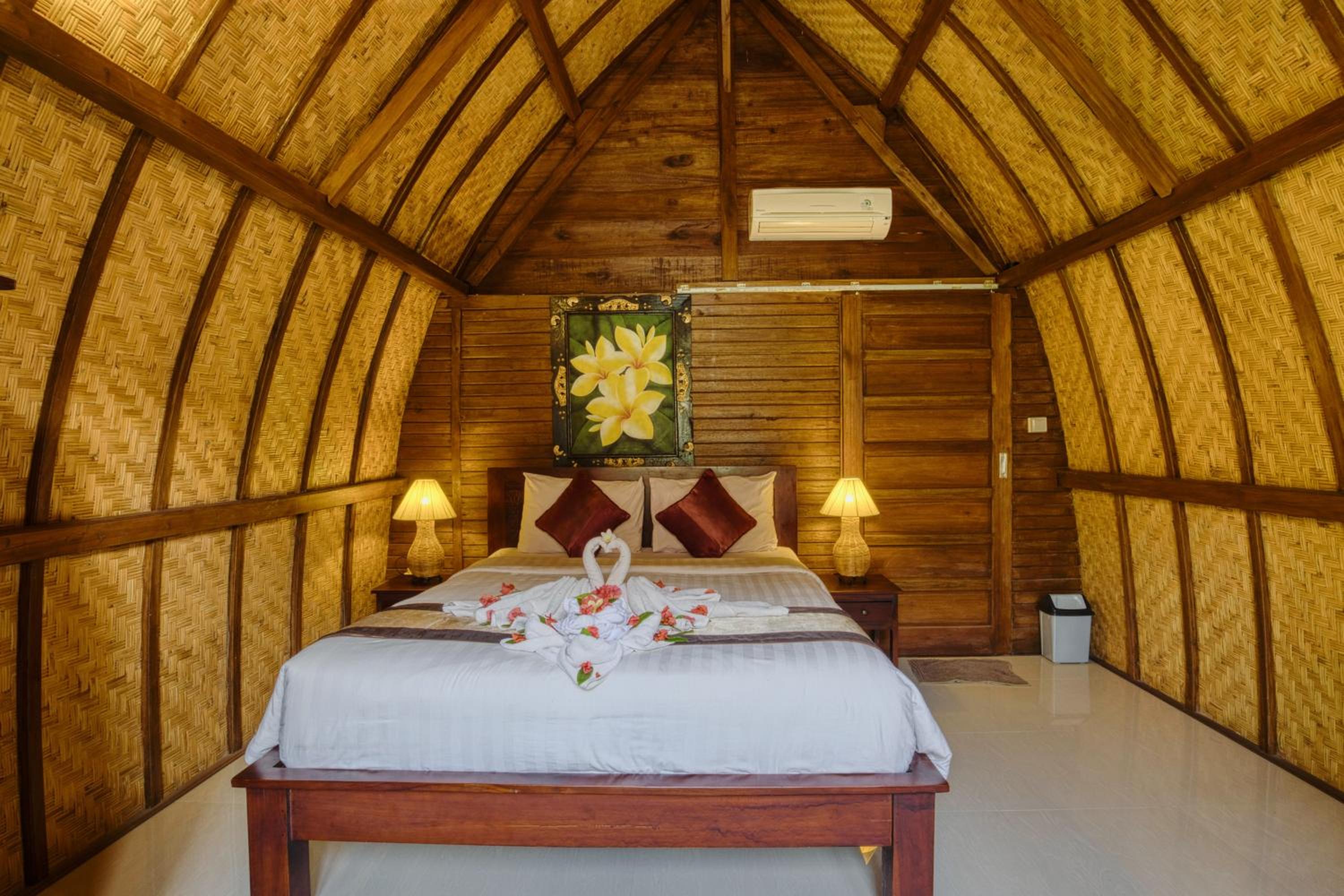 Deluxe Double Room with Balcony - Photo 12