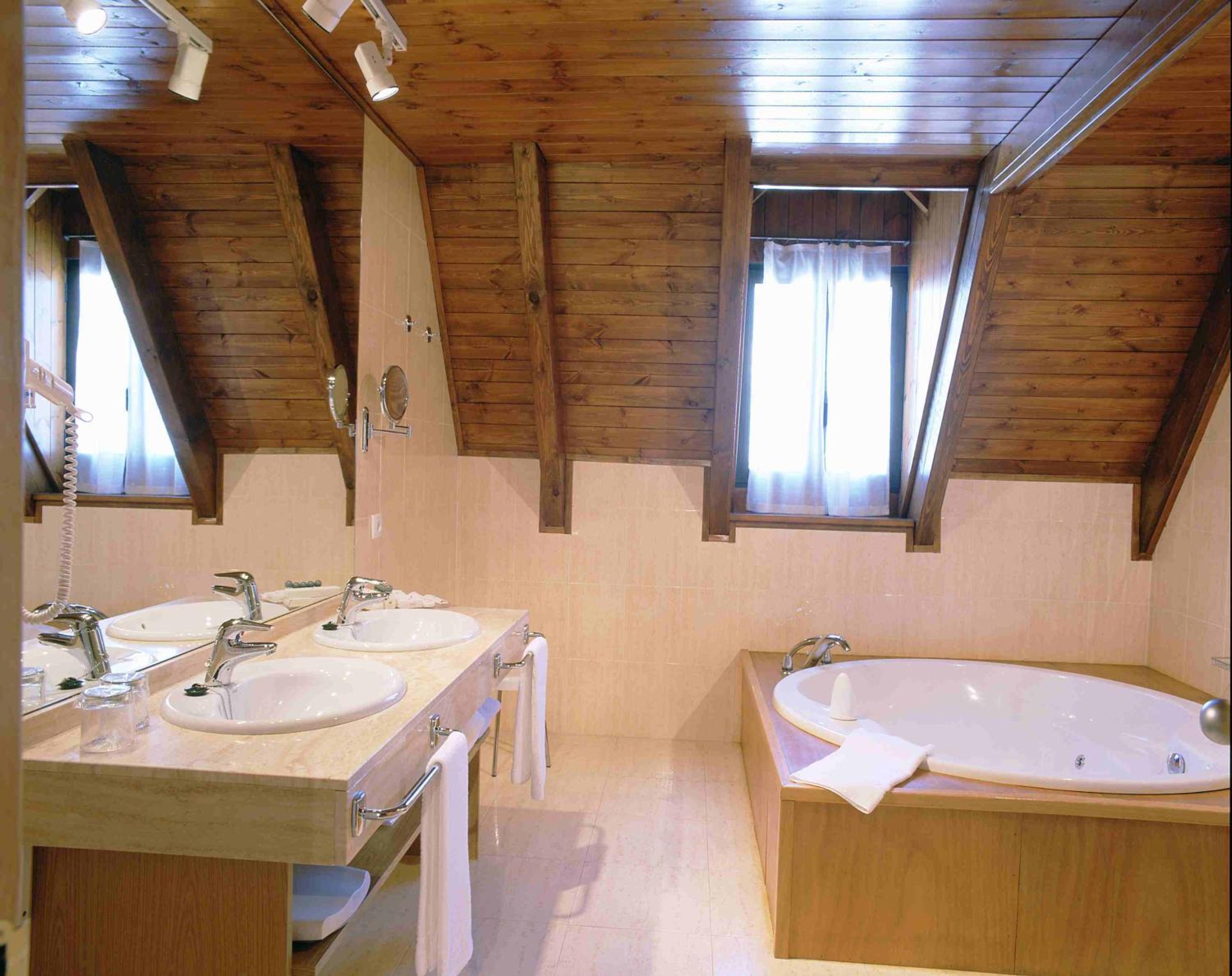 Junior Suite with Hot Tub - Photo 4