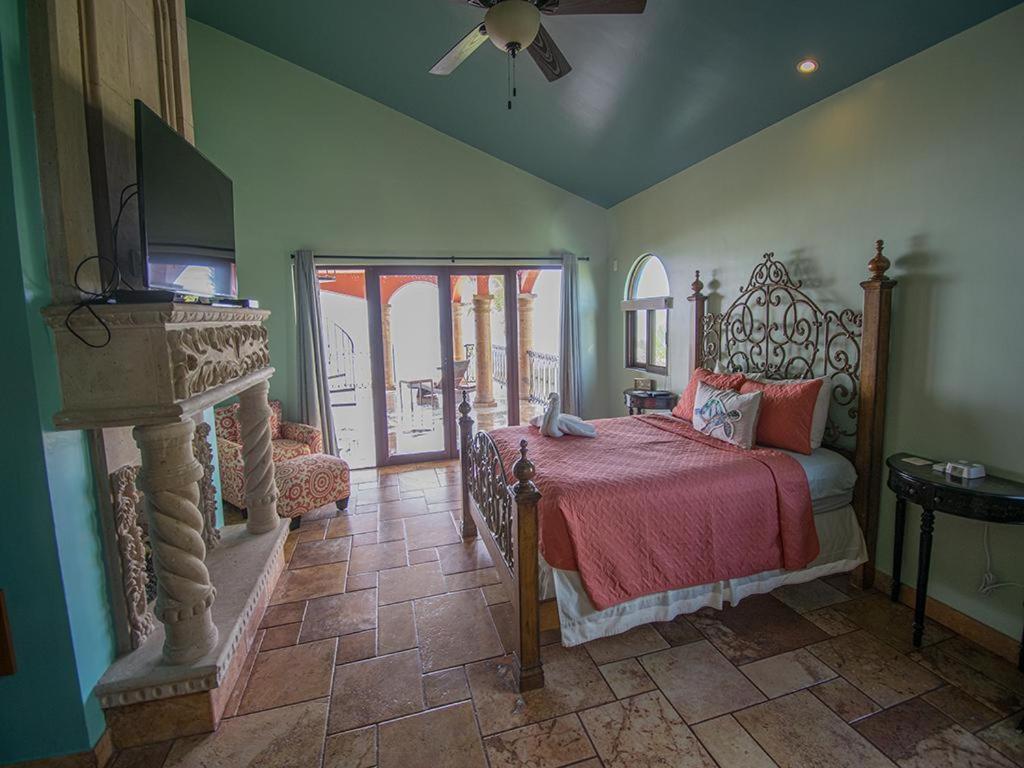 Six-Bedroom Holiday Home photo 1