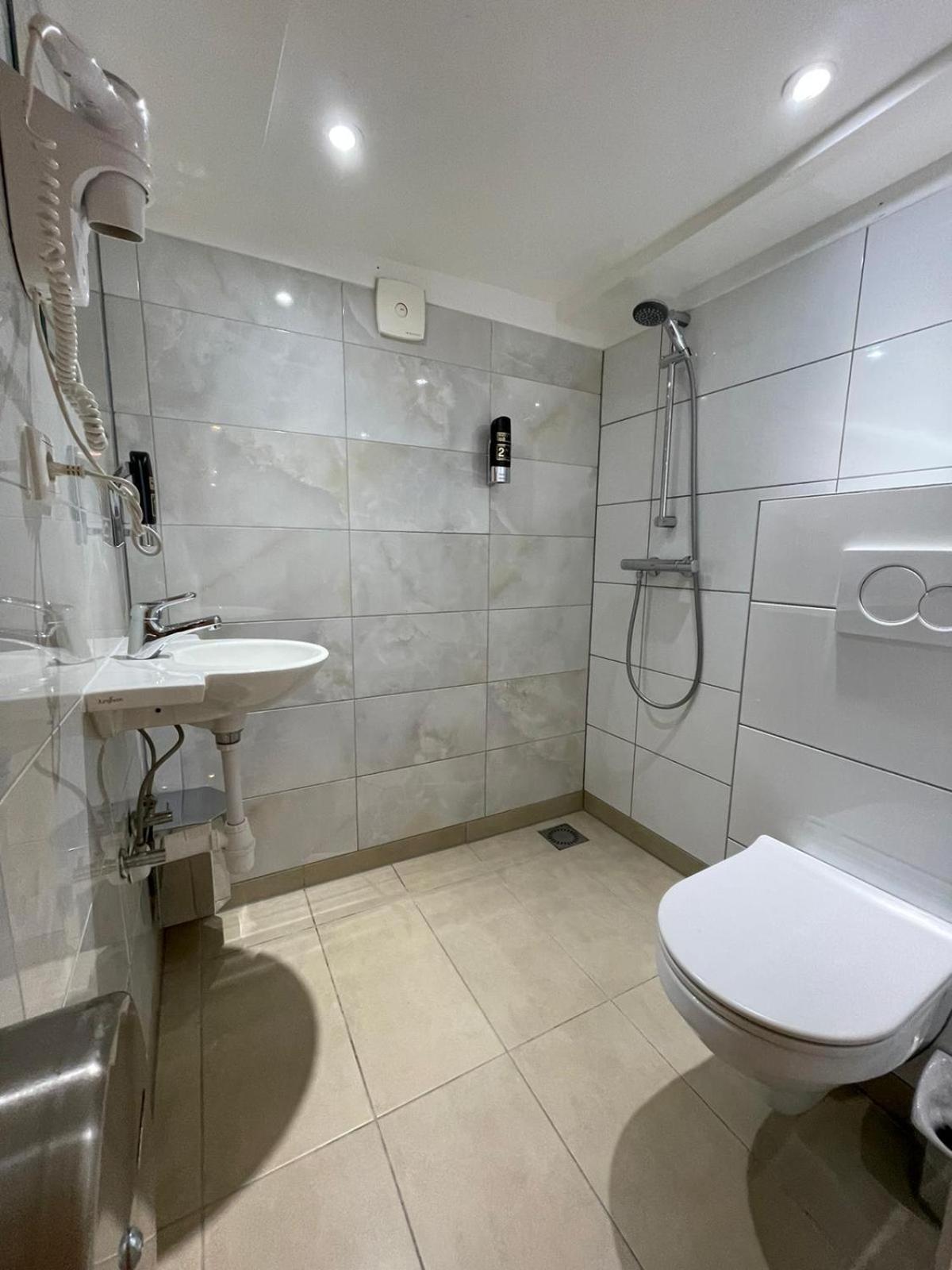 Quadruple Room with Private Bathroom thumbnail 5