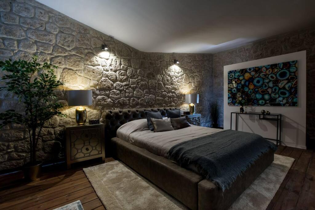 Three-Bedroom House photo 2