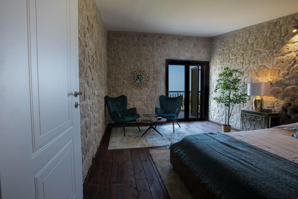 Three-Bedroom House photo 3