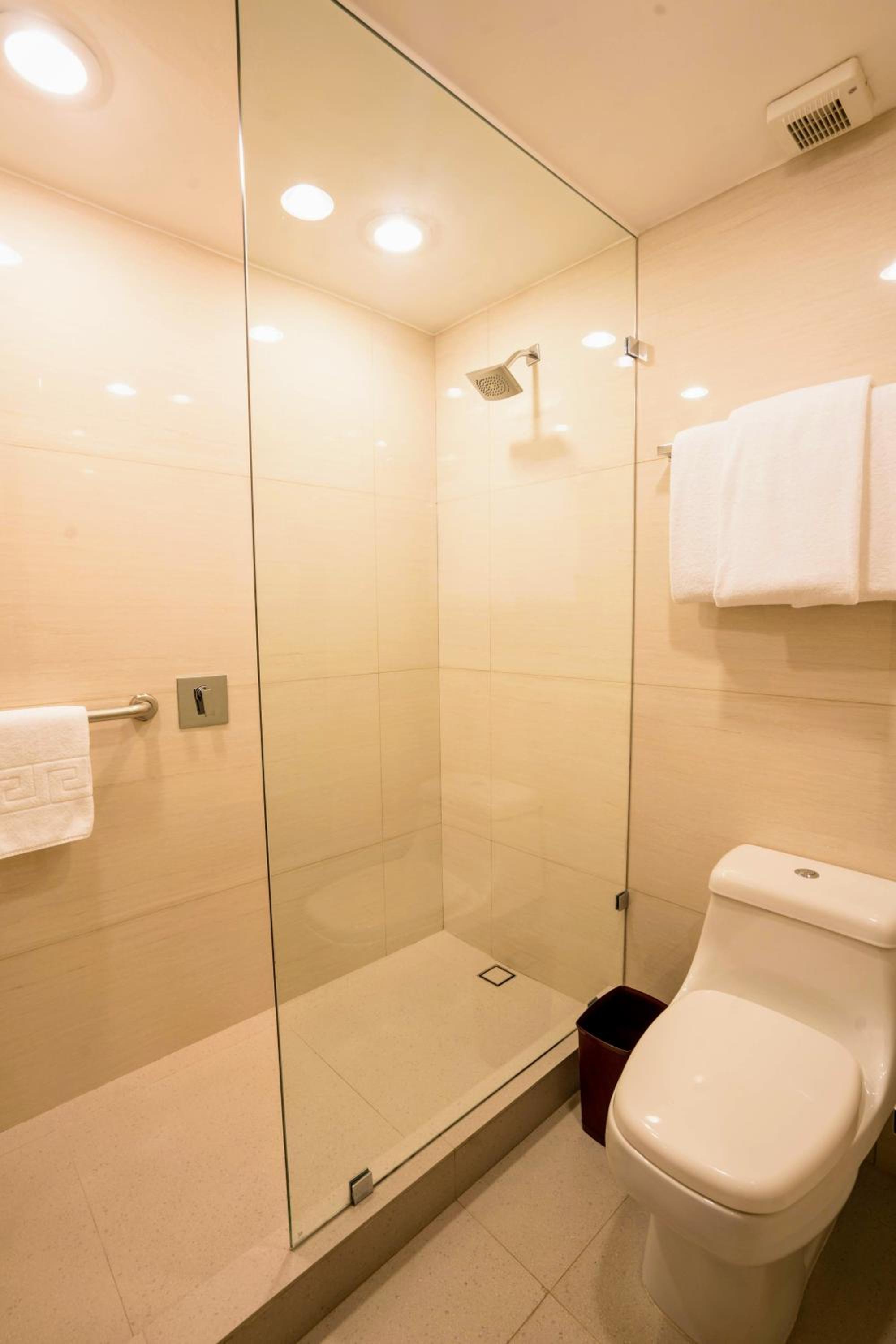 Three-Bedroom Deluxe Villa with Two King Beds and Two Double Beds - Non-Smoking - Photo 5