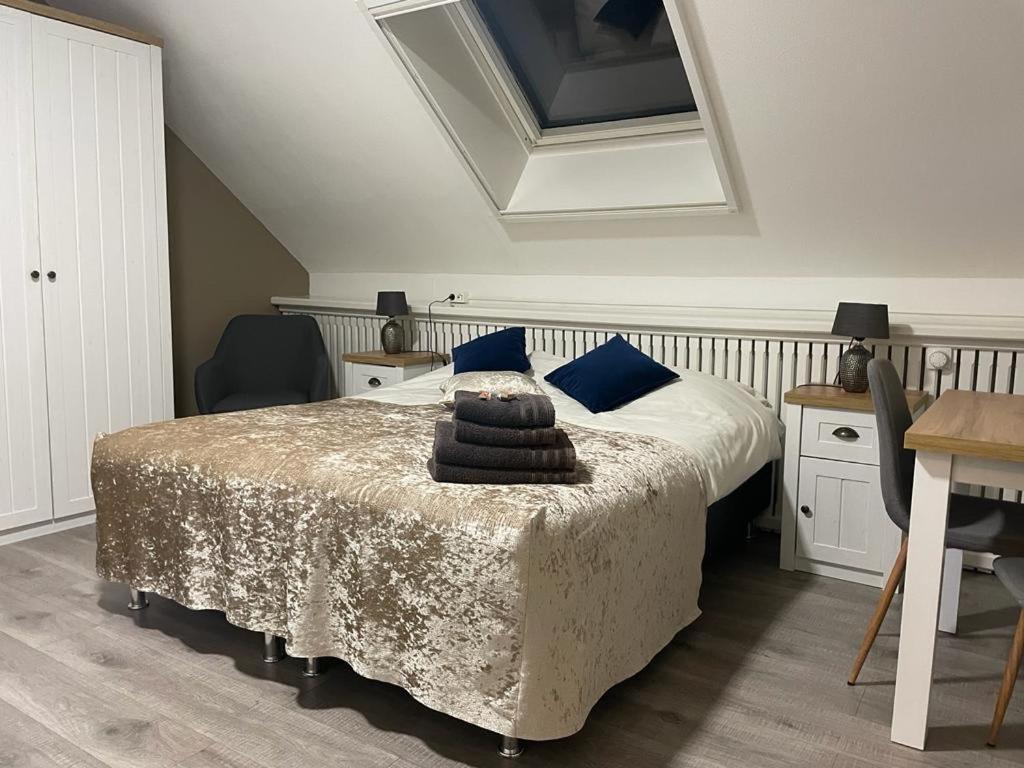 Large Twin Room photo 1