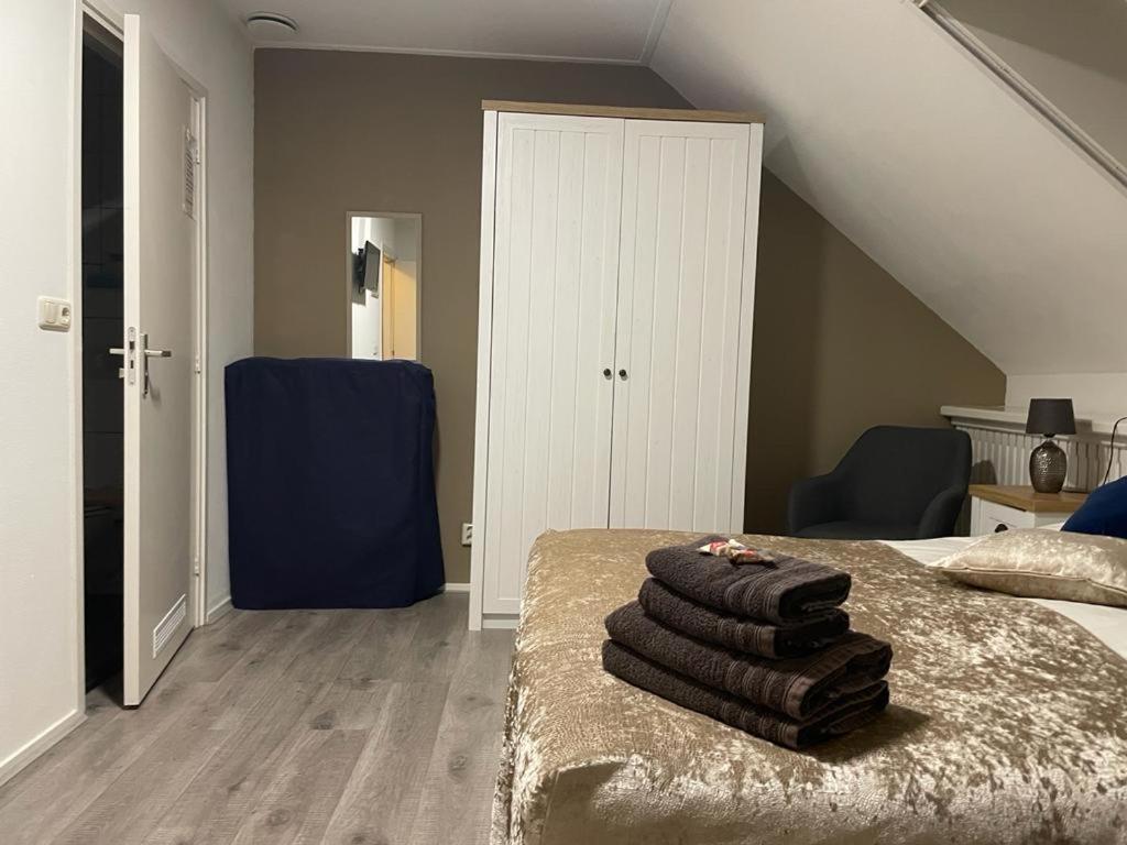 Large Twin Room photo 2