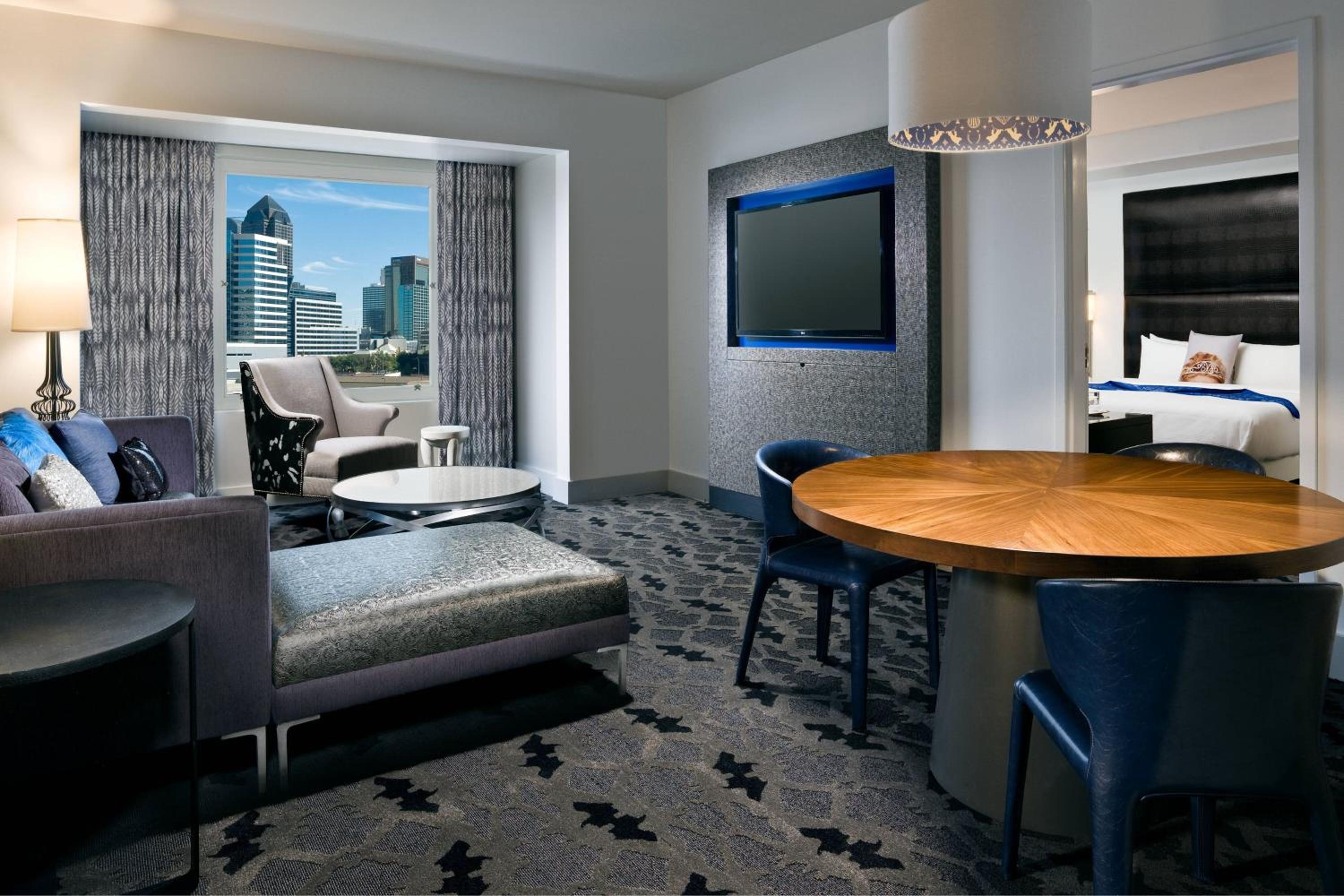 Deluxe Suite with King Bed - Photo 2