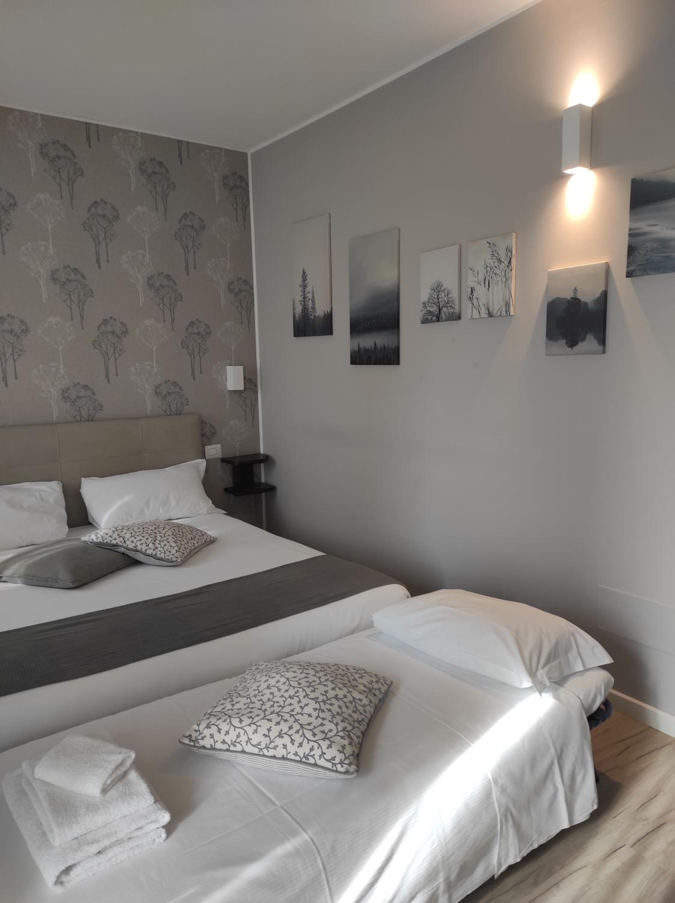 Triple Room with Private Bathroom - Photo 6
