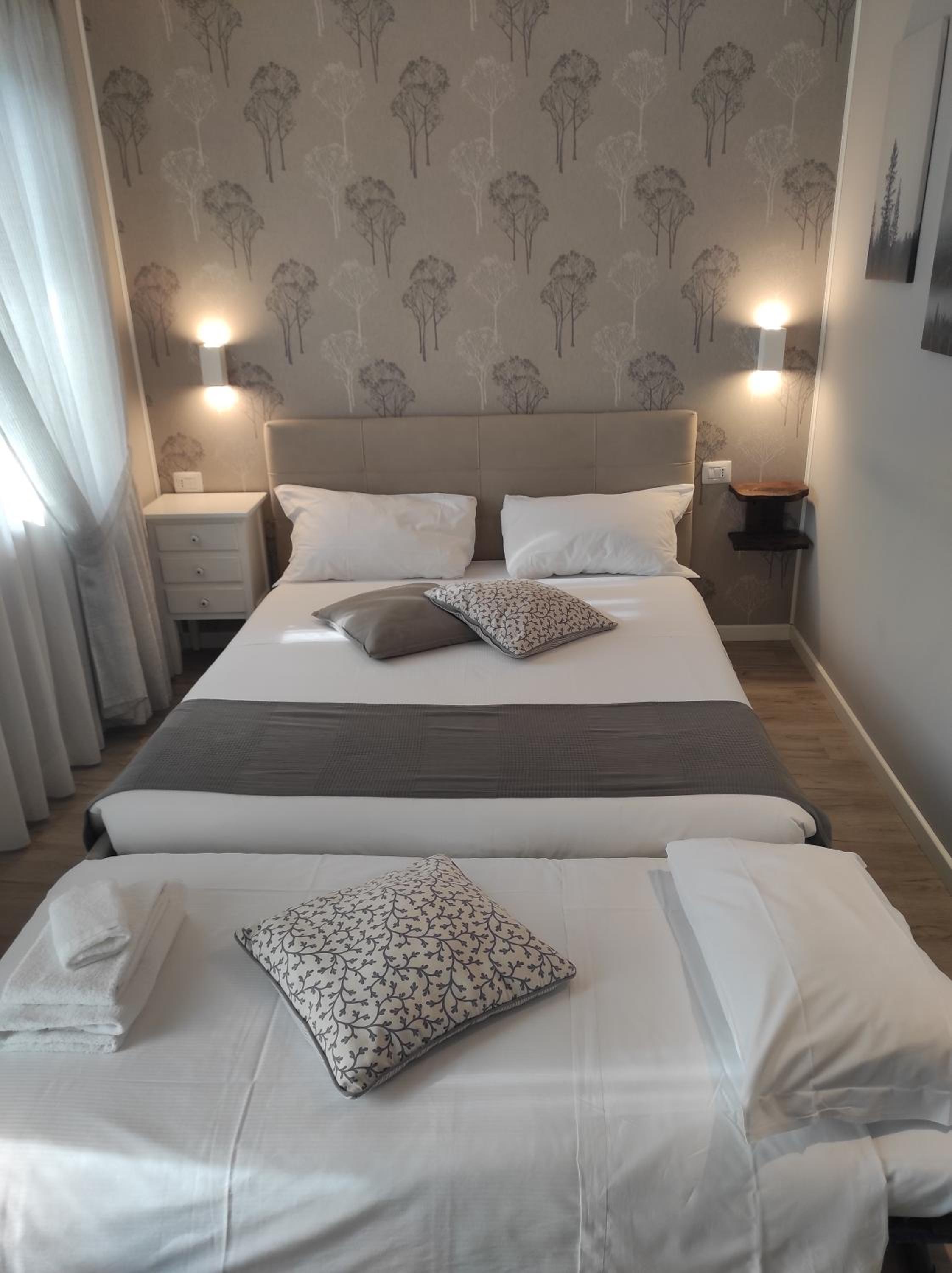 Triple Room with Private Bathroom - Photo 5