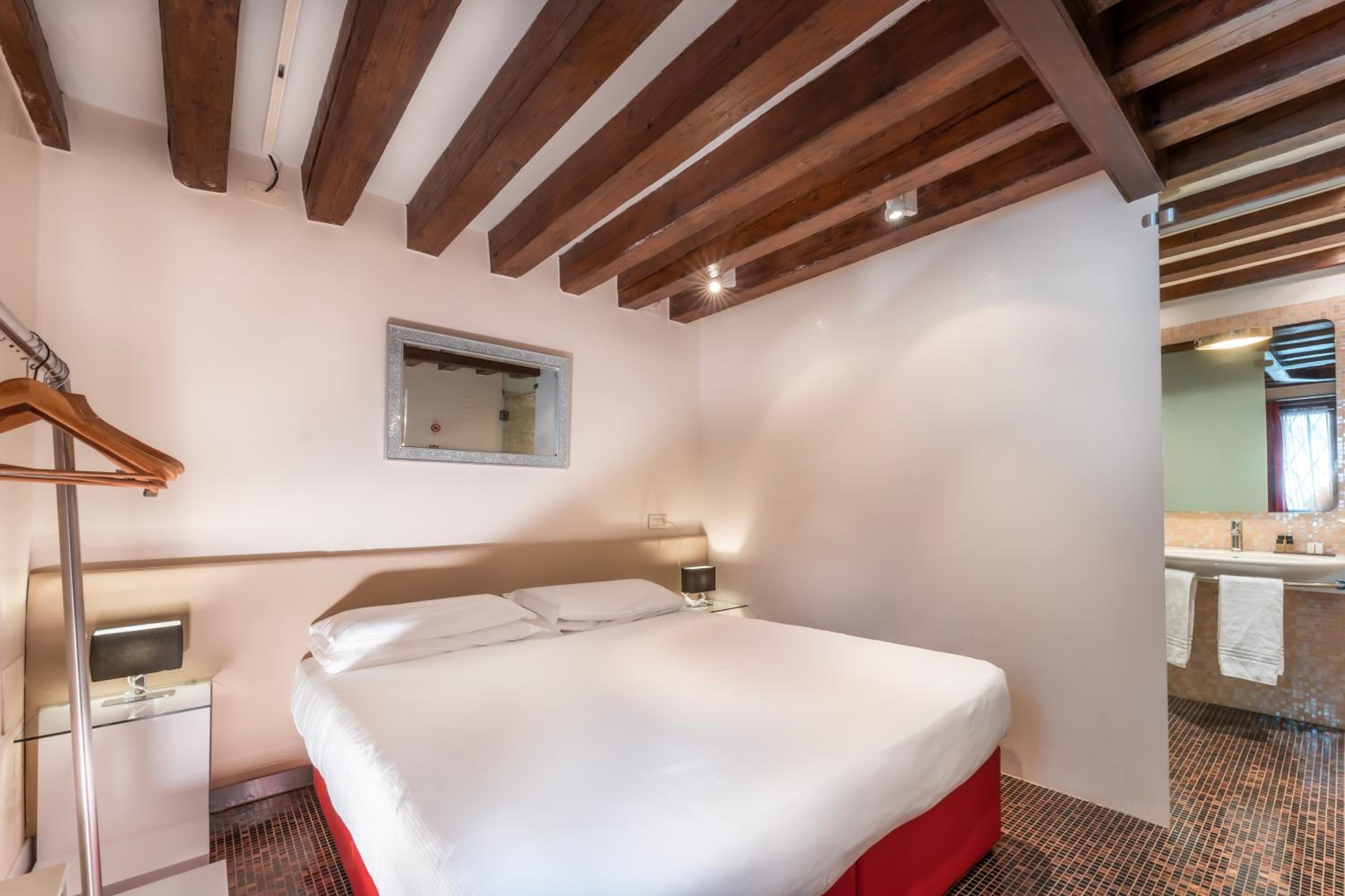Double or Twin Room photo 3