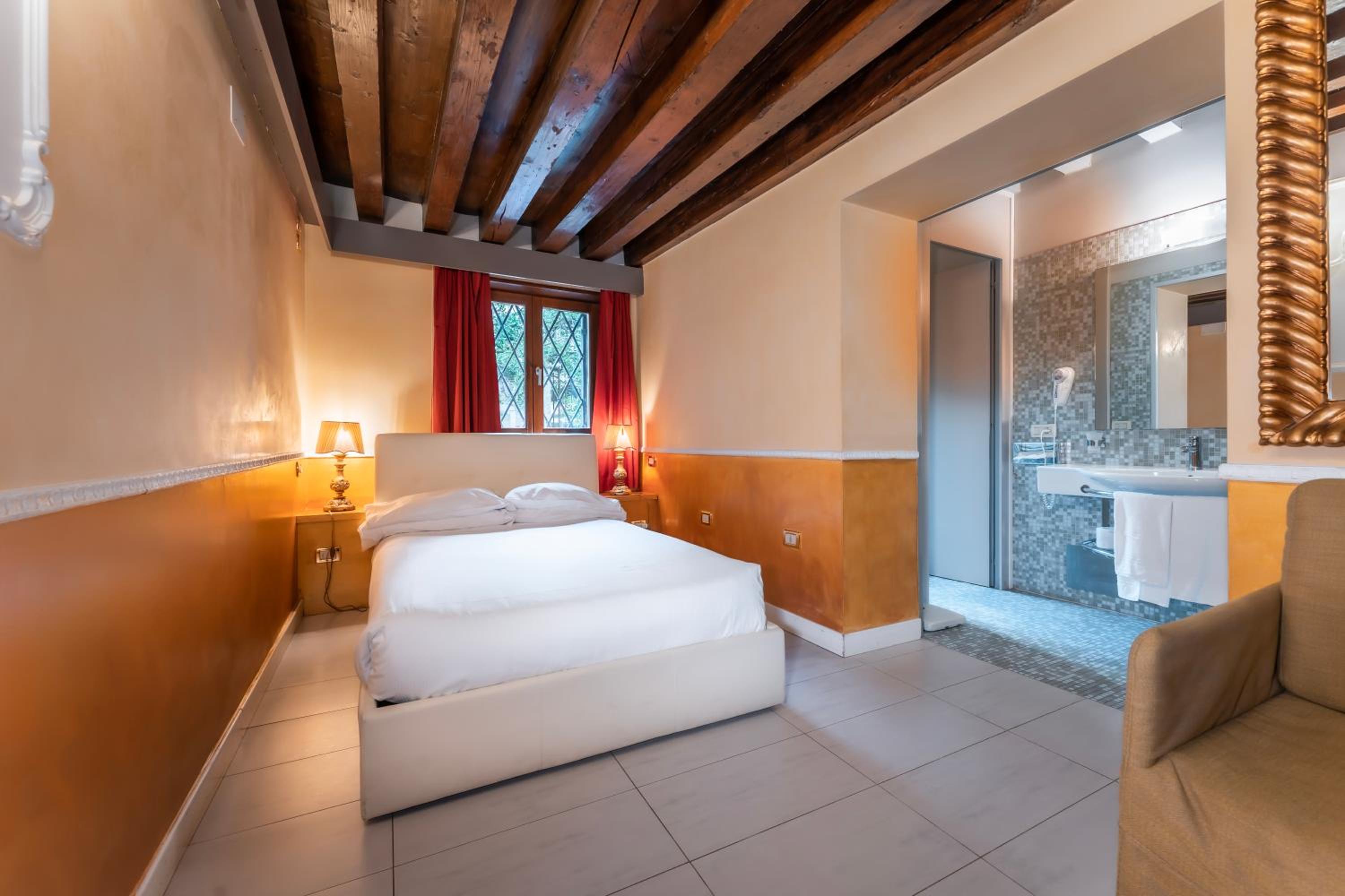 Double or Twin Room photo 1