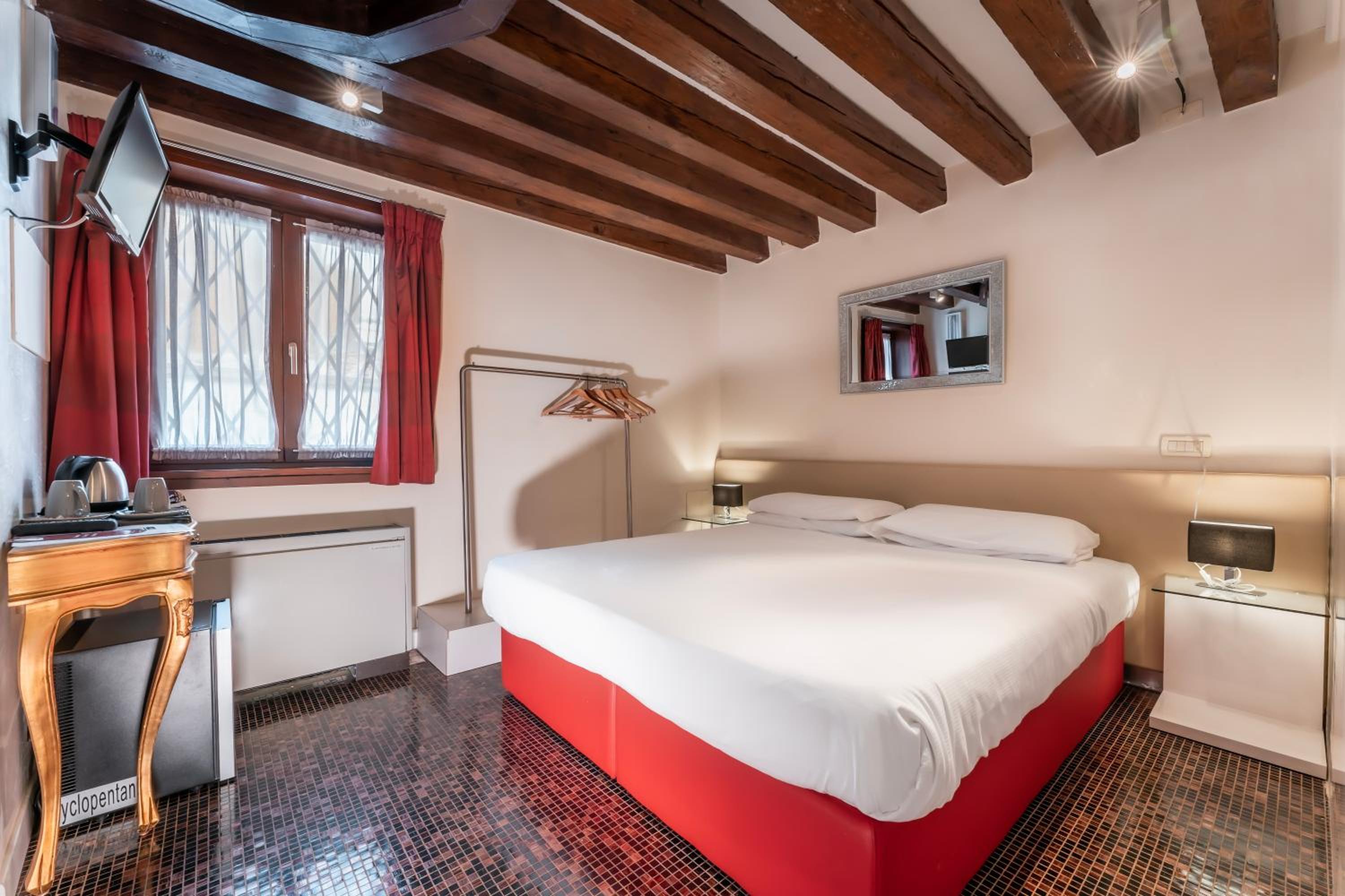 Double or Twin Room photo 2