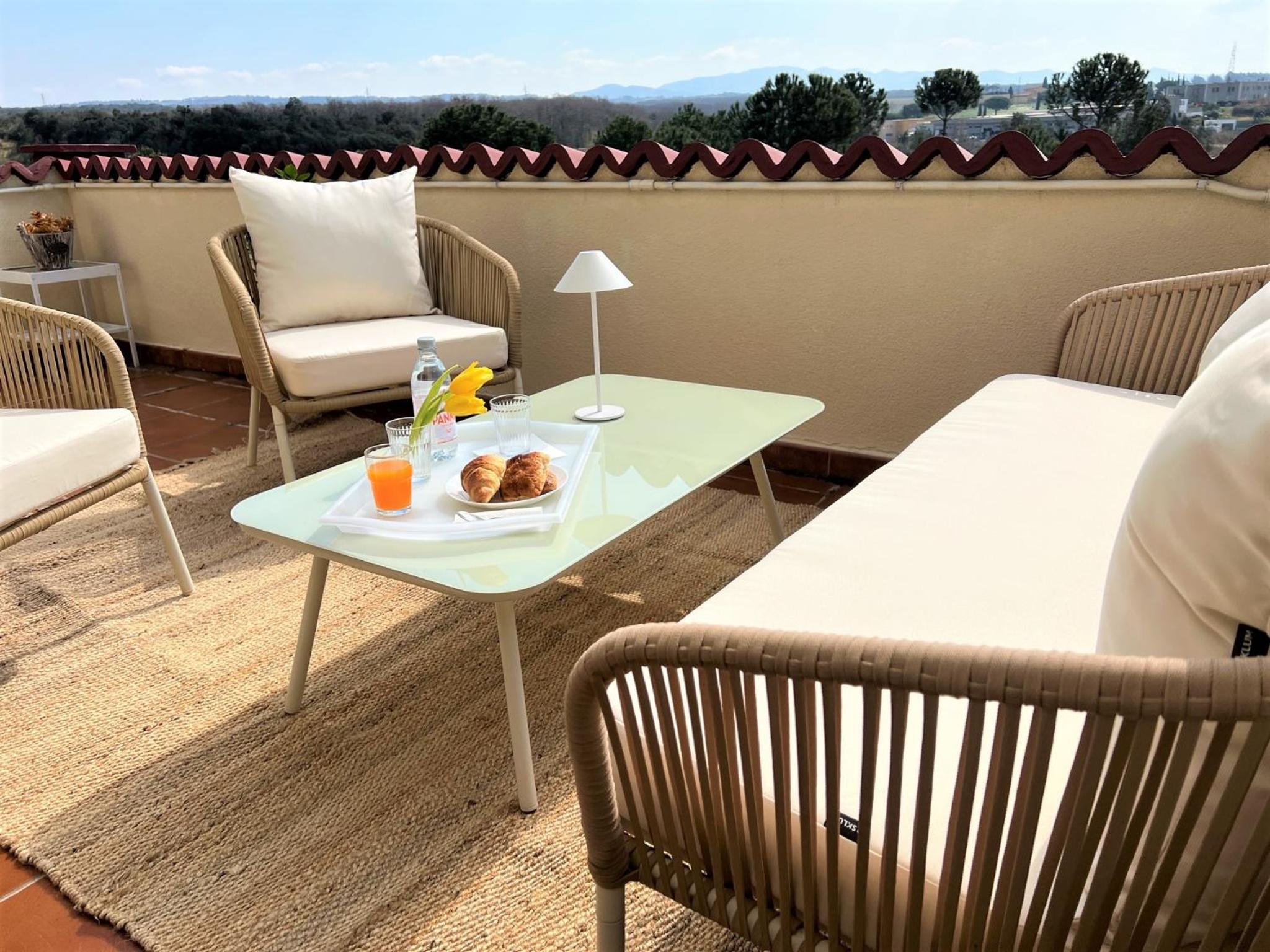 Double Room with Balcony - Photo 10