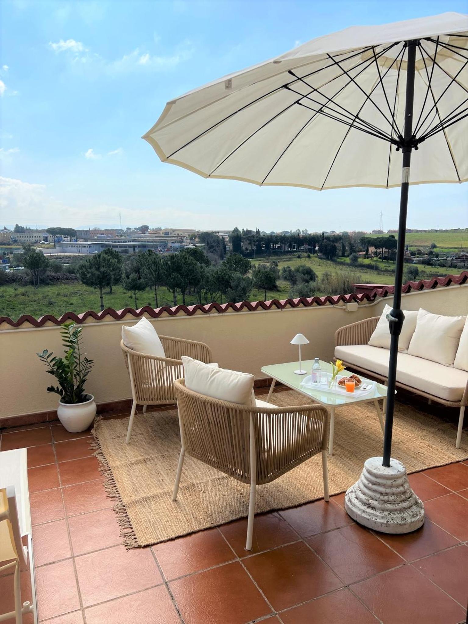 Double Room with Balcony - Photo 7