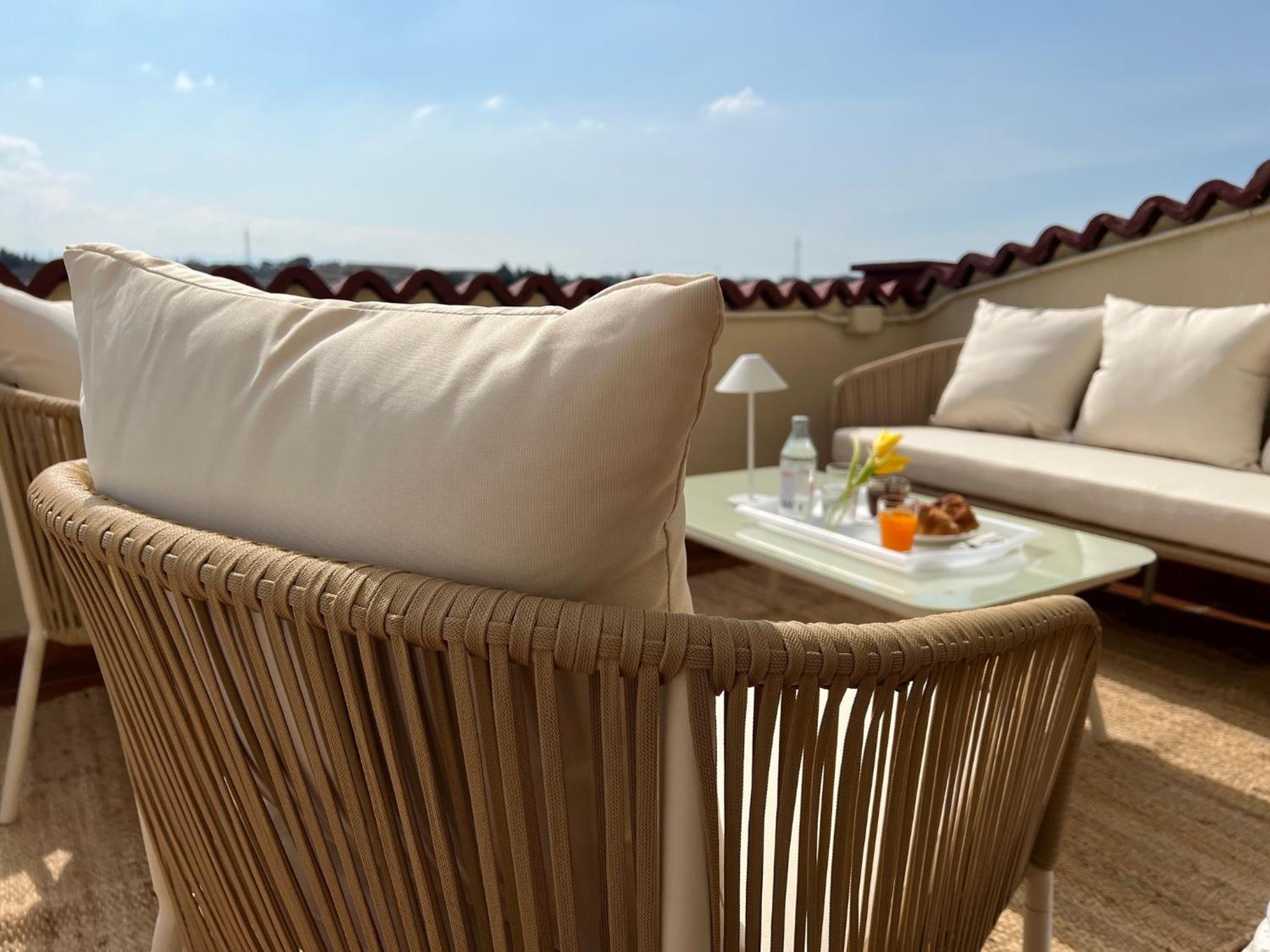 Double Room with Balcony - Photo 6