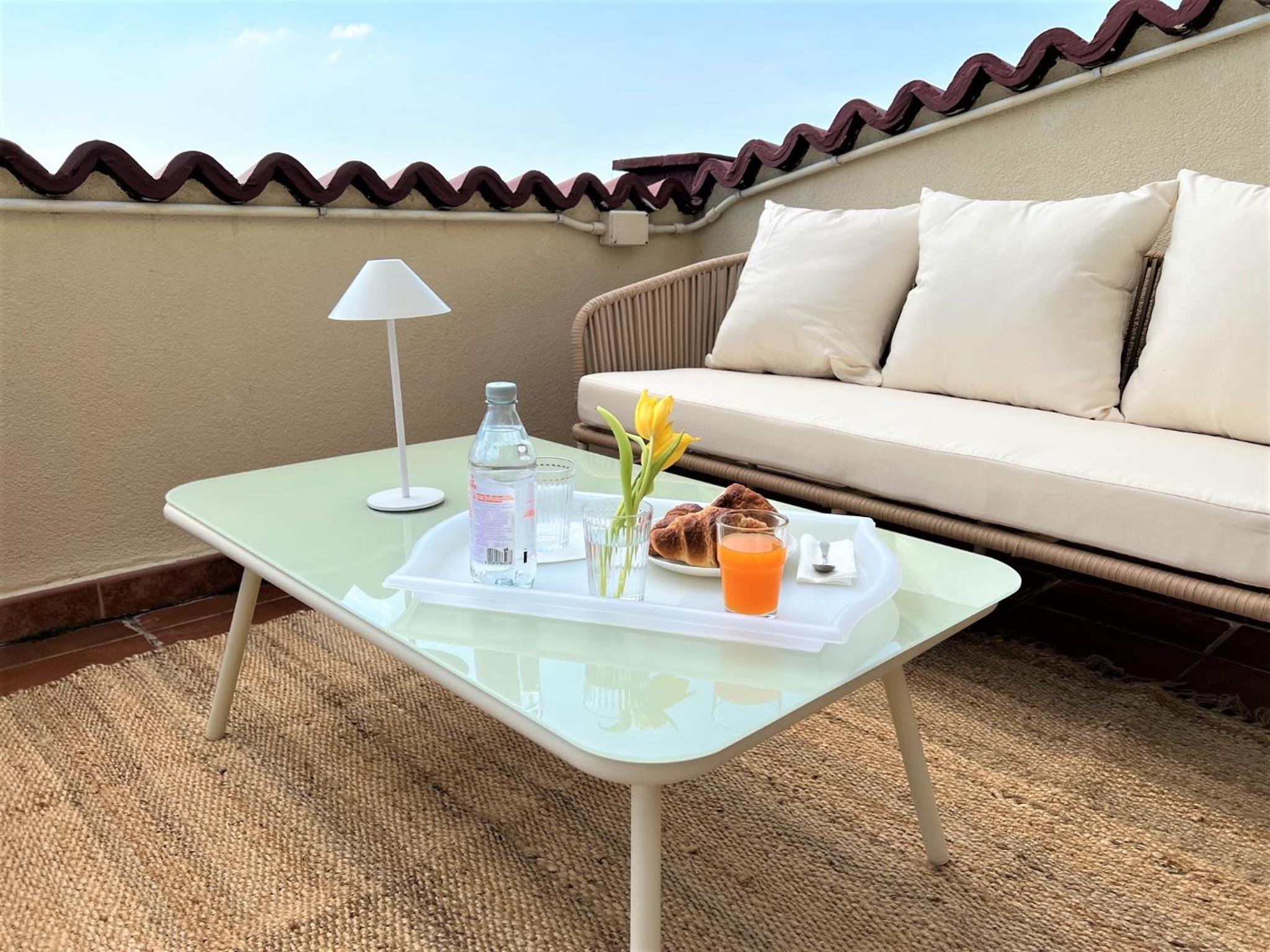 Double Room with Balcony - Photo 14