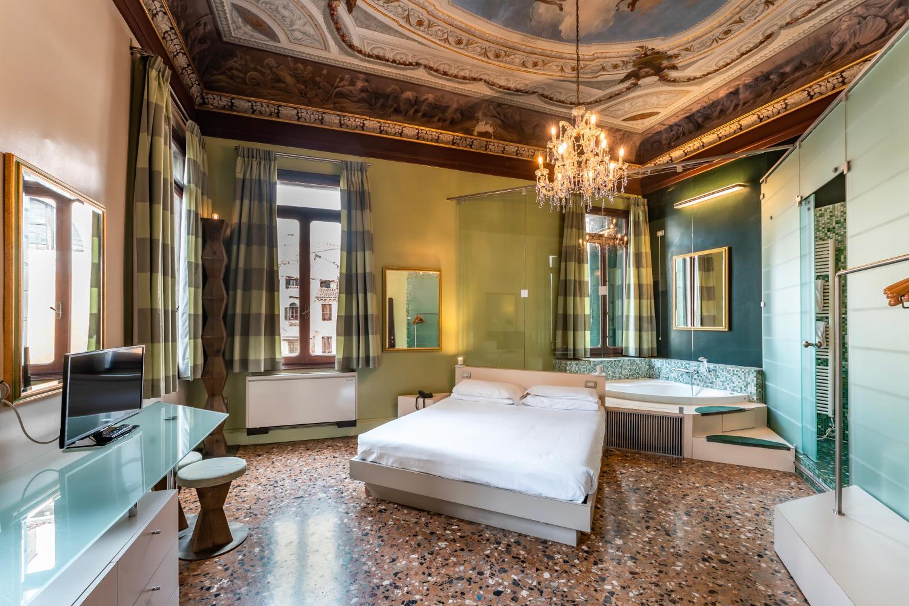 King Room with Spa Bath