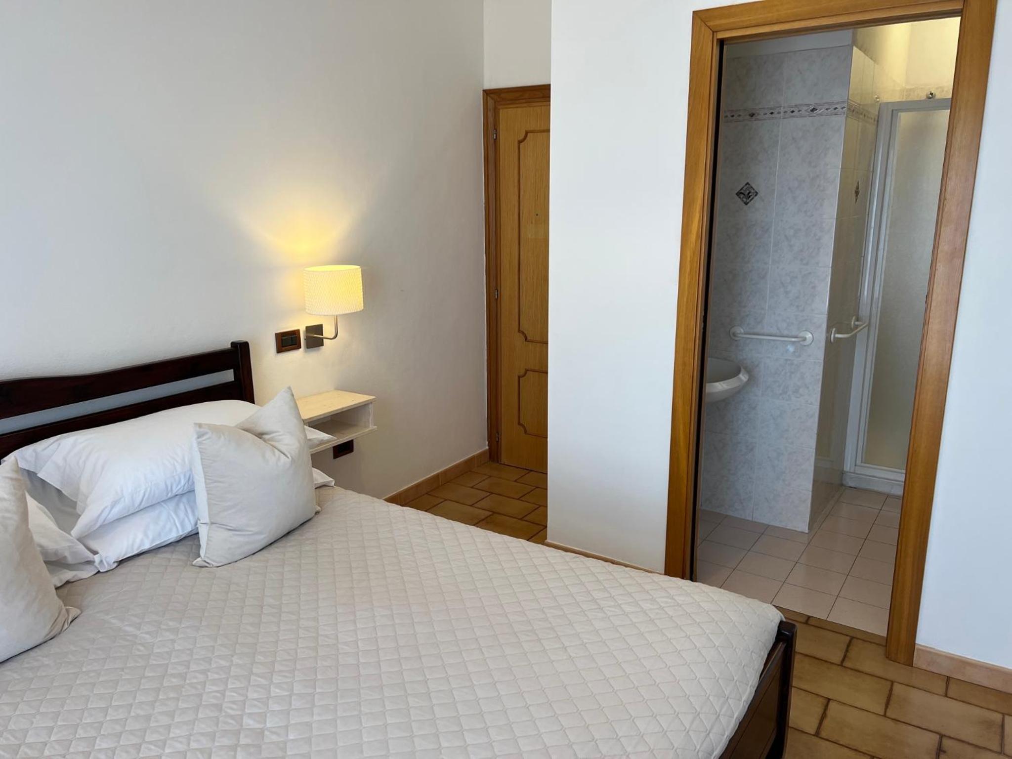 Double Room with Balcony - Photo 2