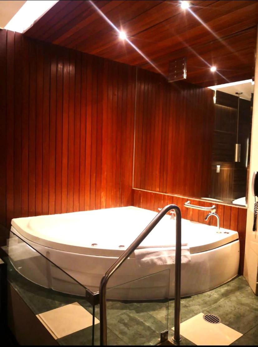 Executive Suite photo 2