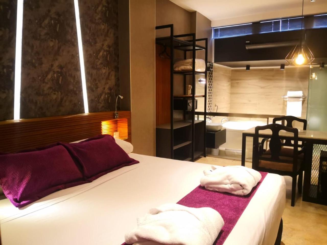 Deluxe Suite photo 2