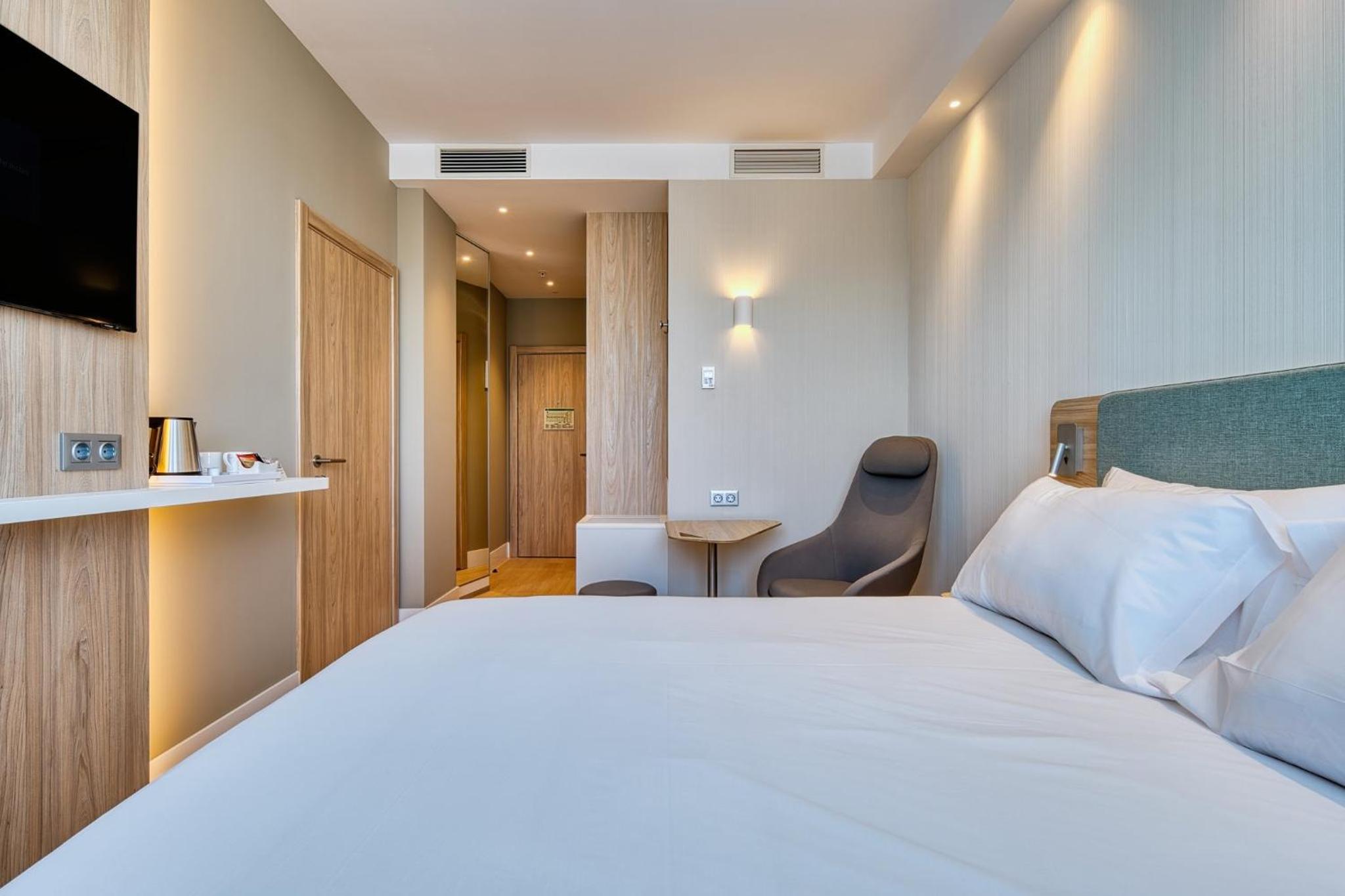 Standard Queen Room - Free Breakfast - Photo 9