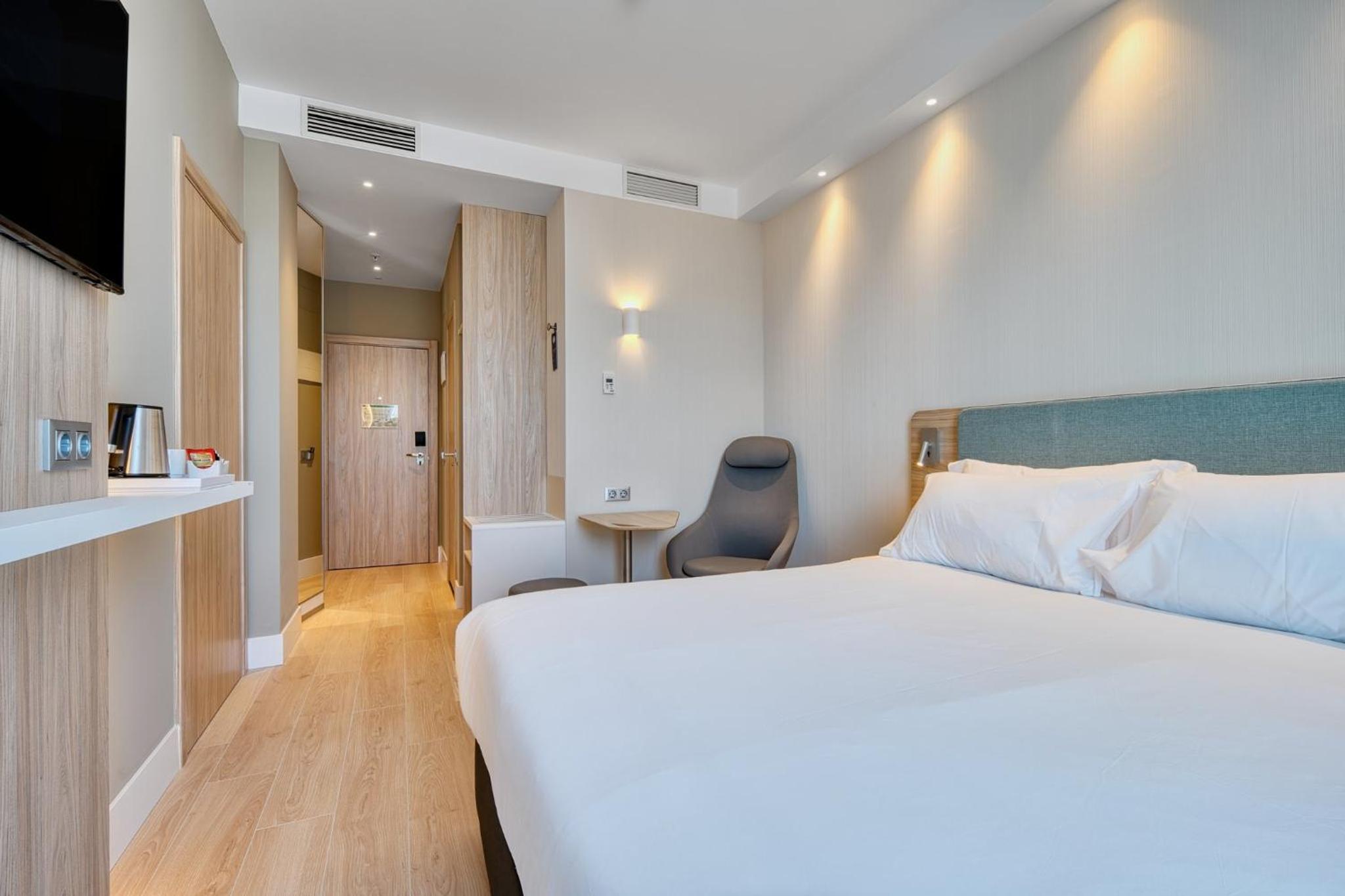 Standard Queen Room - Free Breakfast - Photo 8