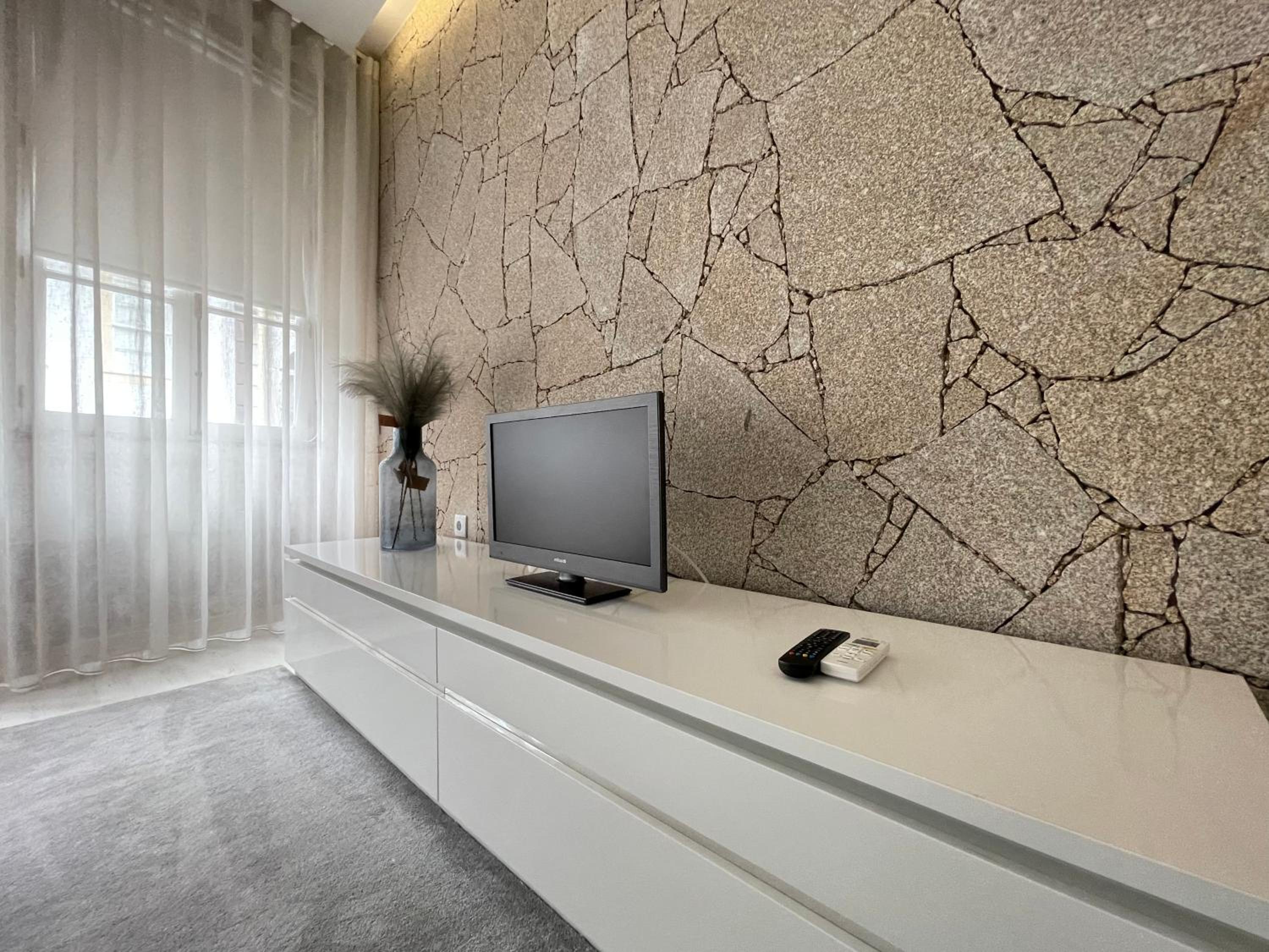 One-Bedroom Apartment - Photo 5