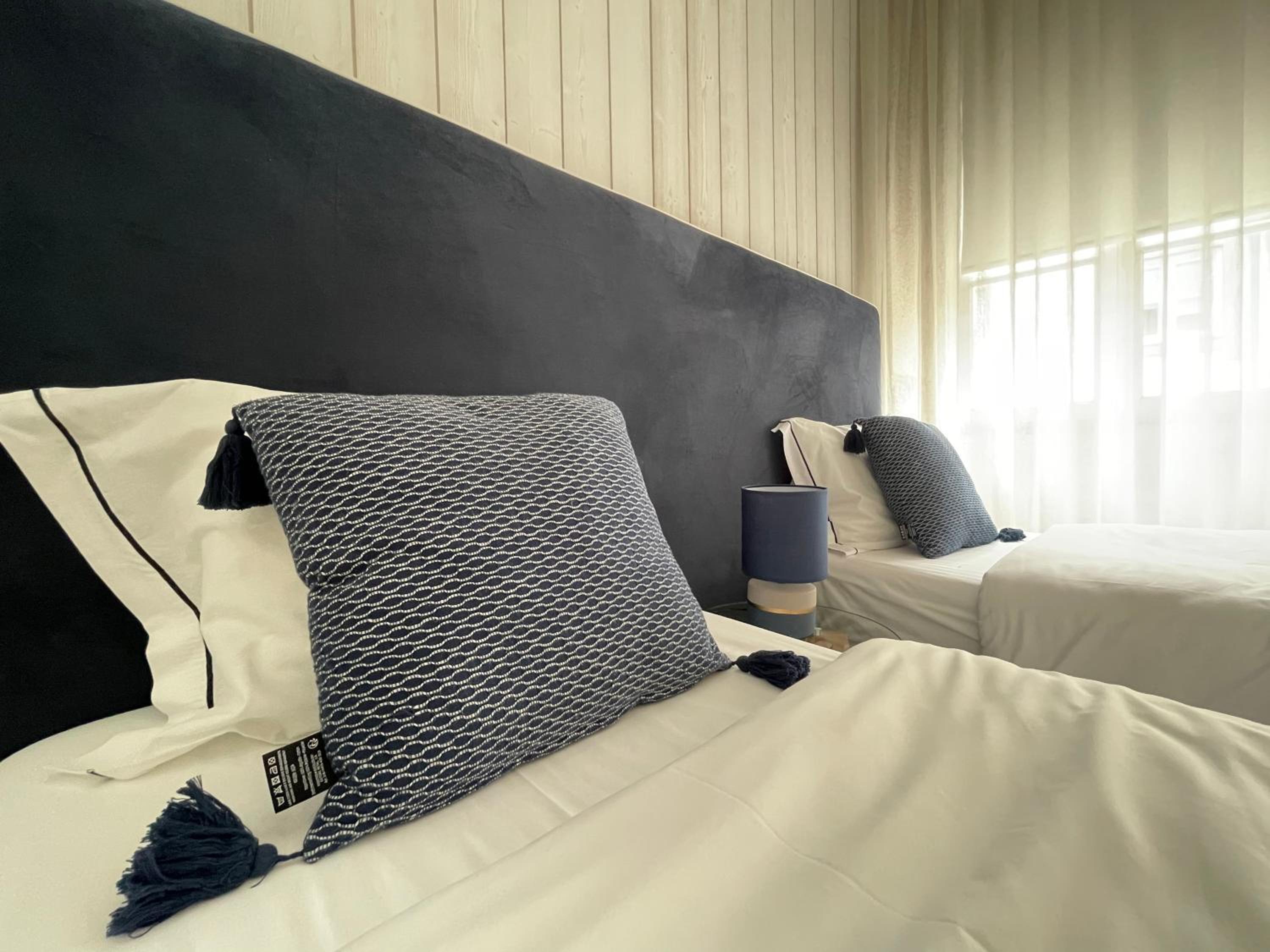 One-Bedroom Apartment - Photo 2