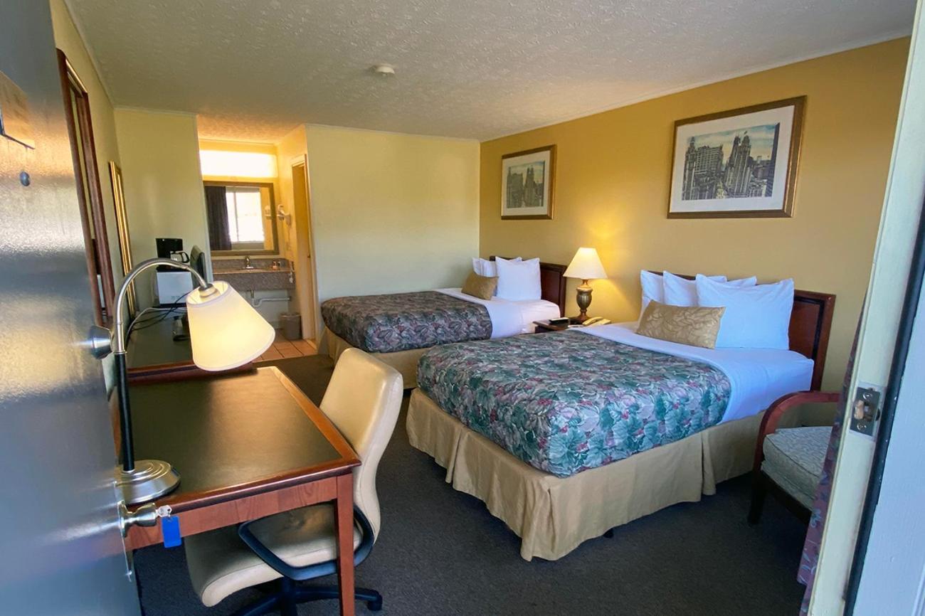 2 Full Beds Non-Smoking photo 1