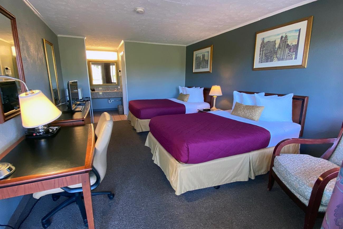2 Full Beds Non-Smoking photo 2