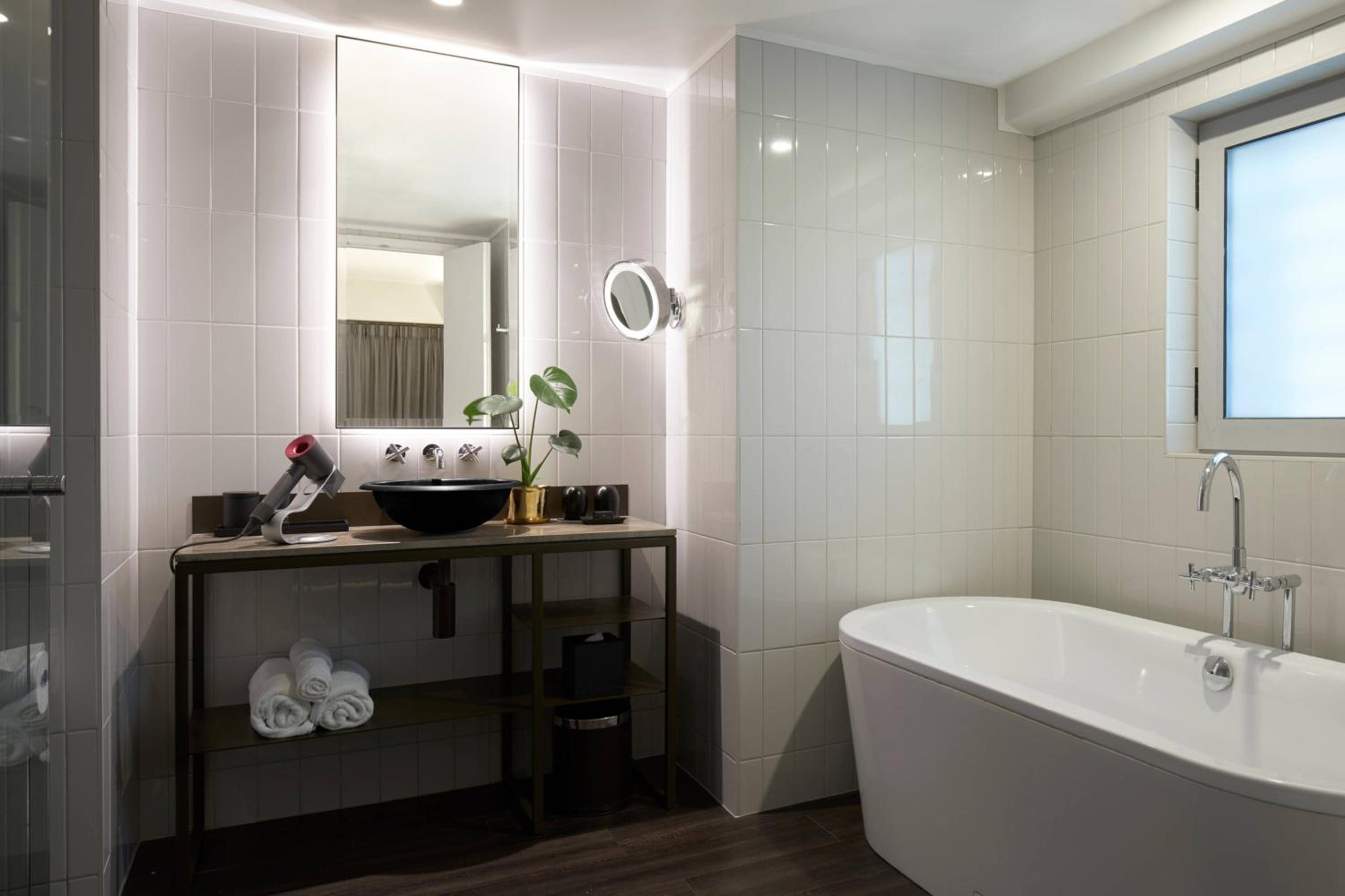 Hickson Suite thumbnail 6