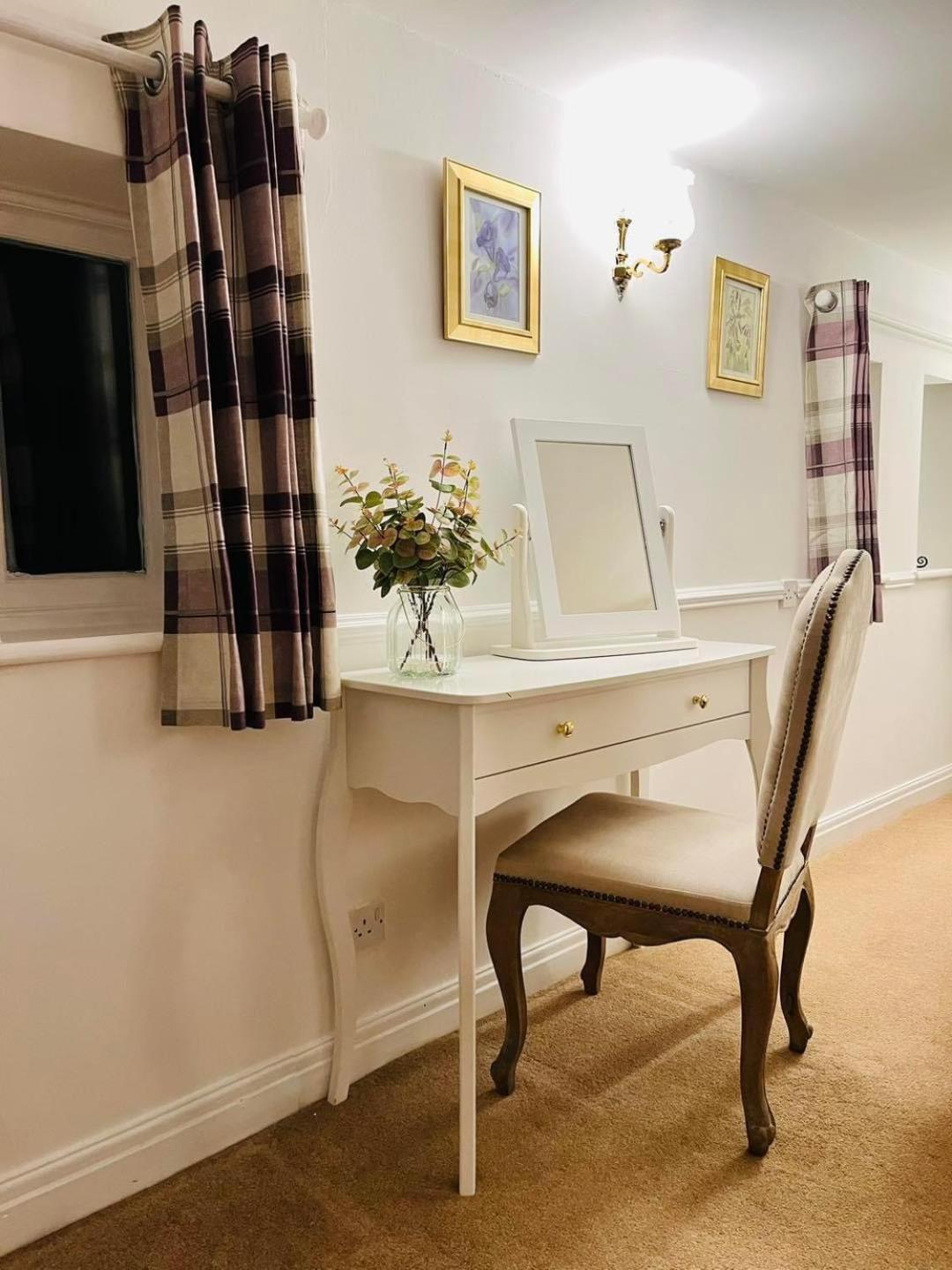Standard King Room photo 2