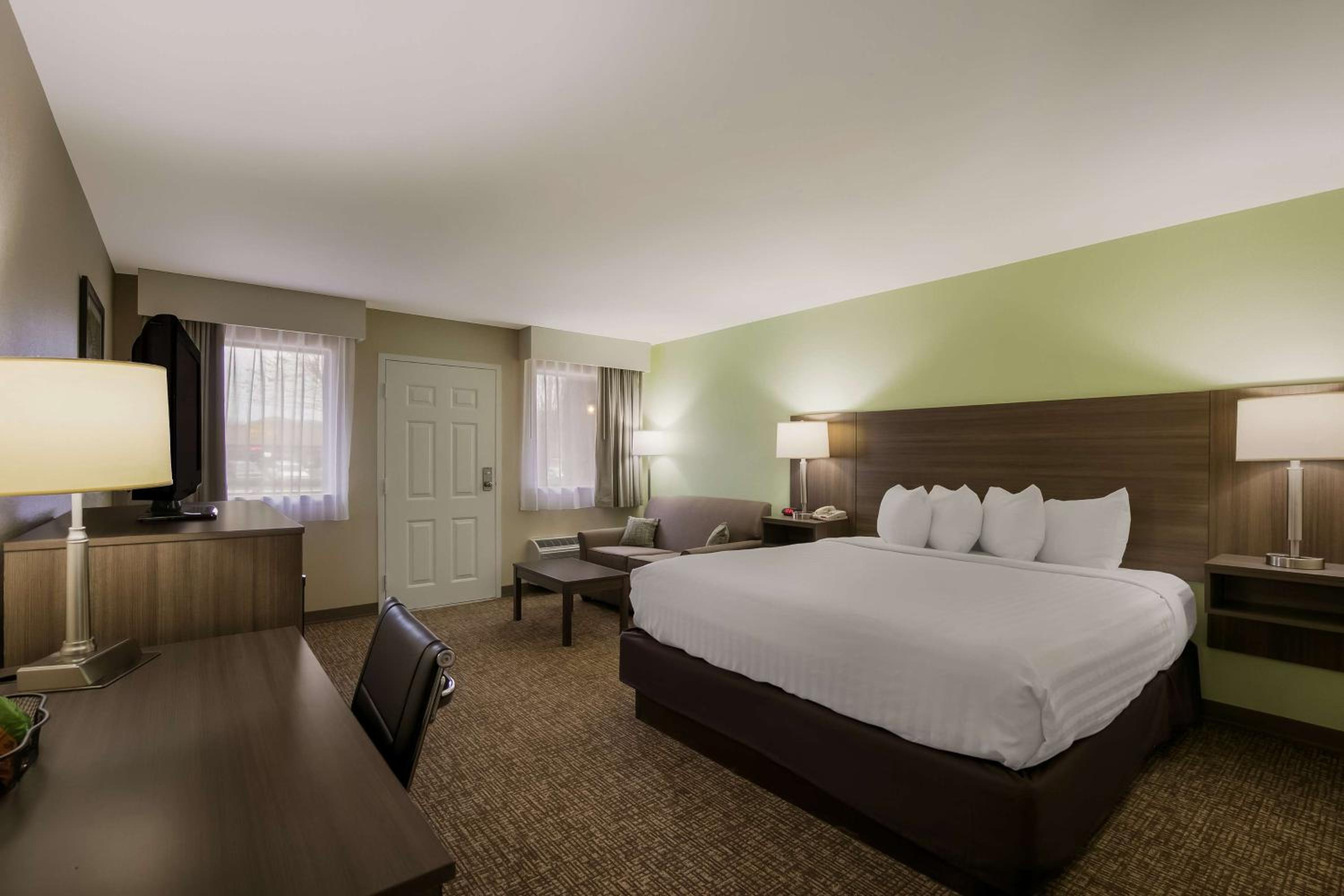 King Room with Balcony - Non-Smoking photo 1