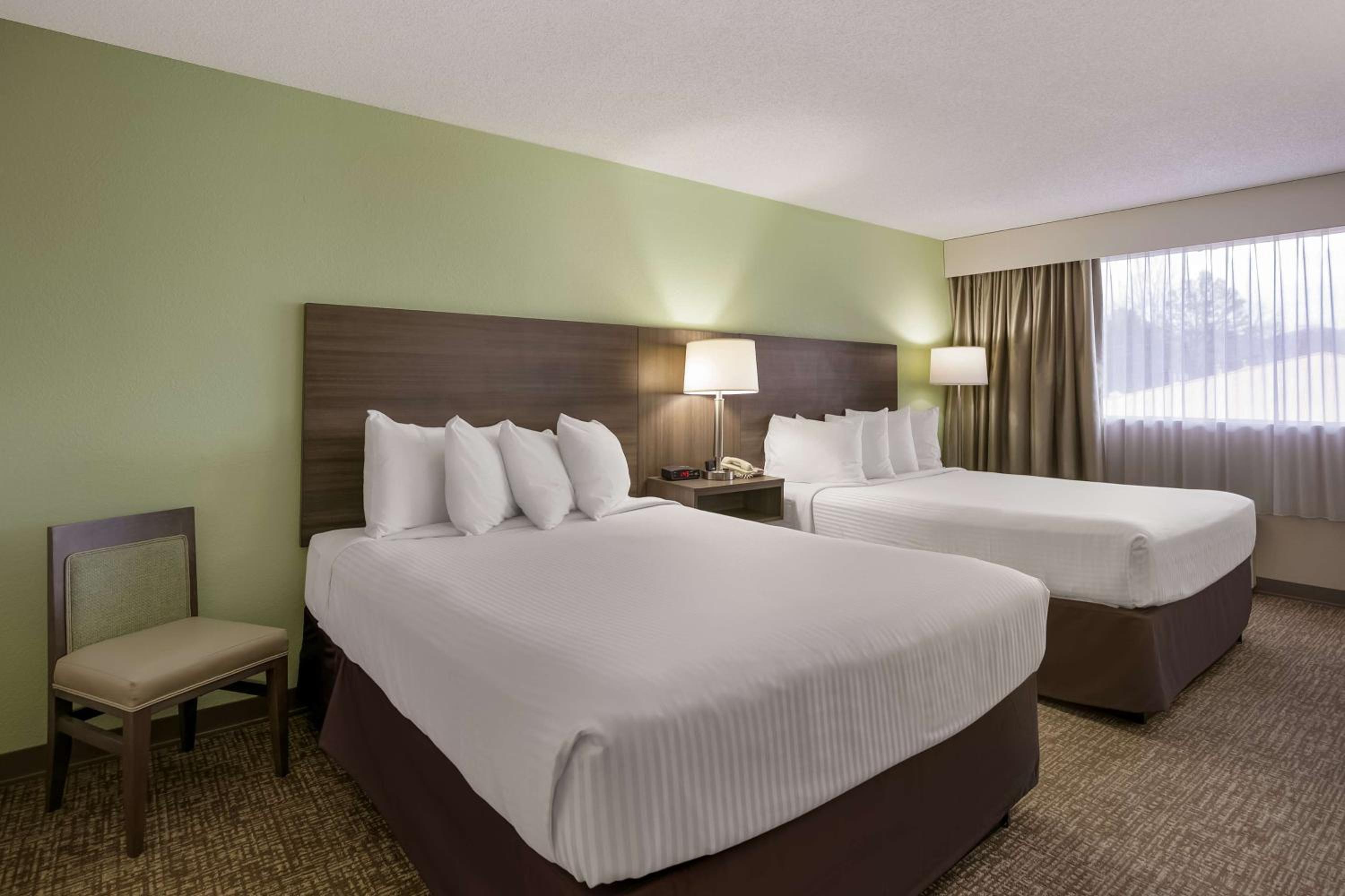 Queen Room with Two Queen Beds and Balcony - Non-Smoking photo 2
