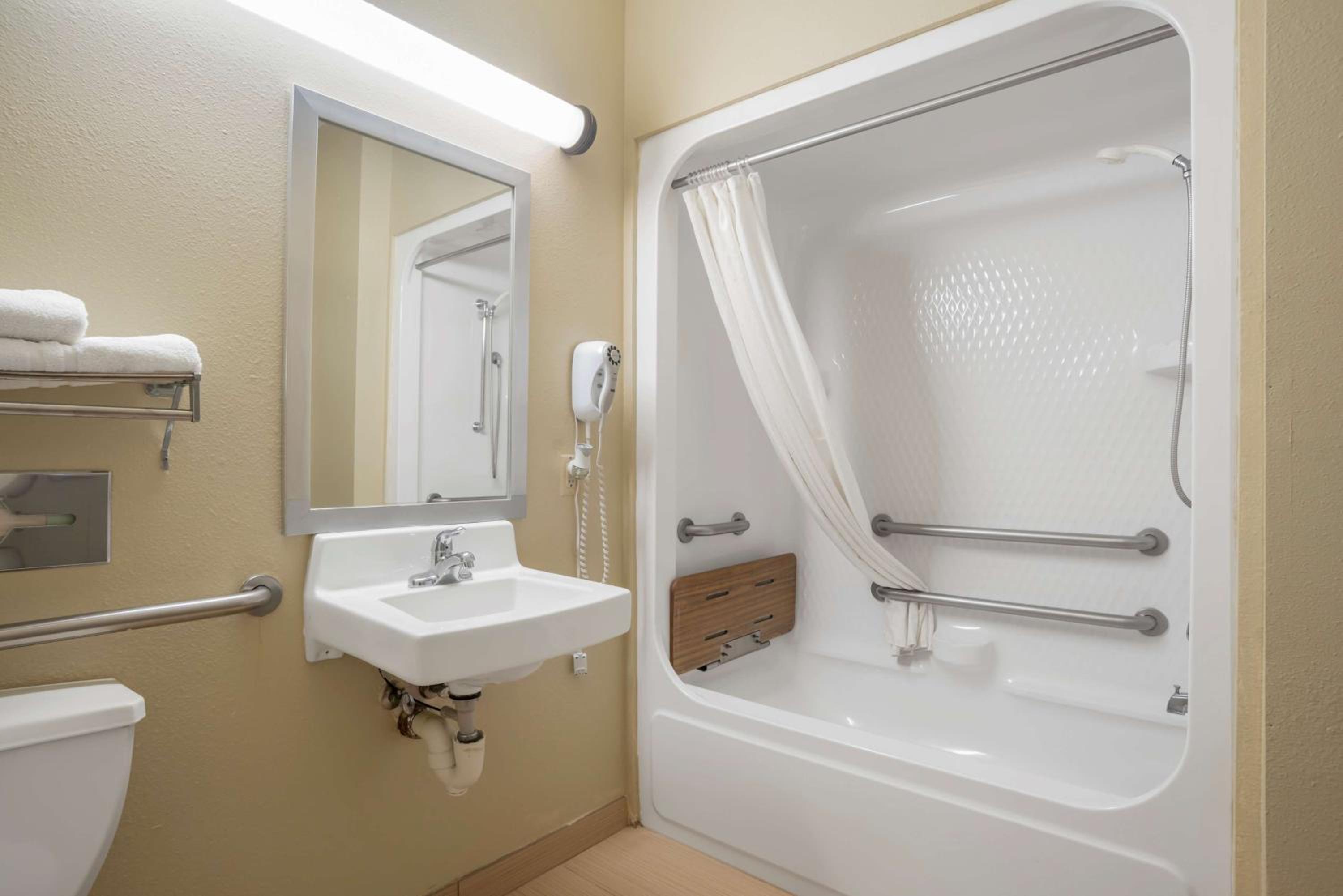 King Room with Bathtub - Disability Access/Non-Smoking photo 2