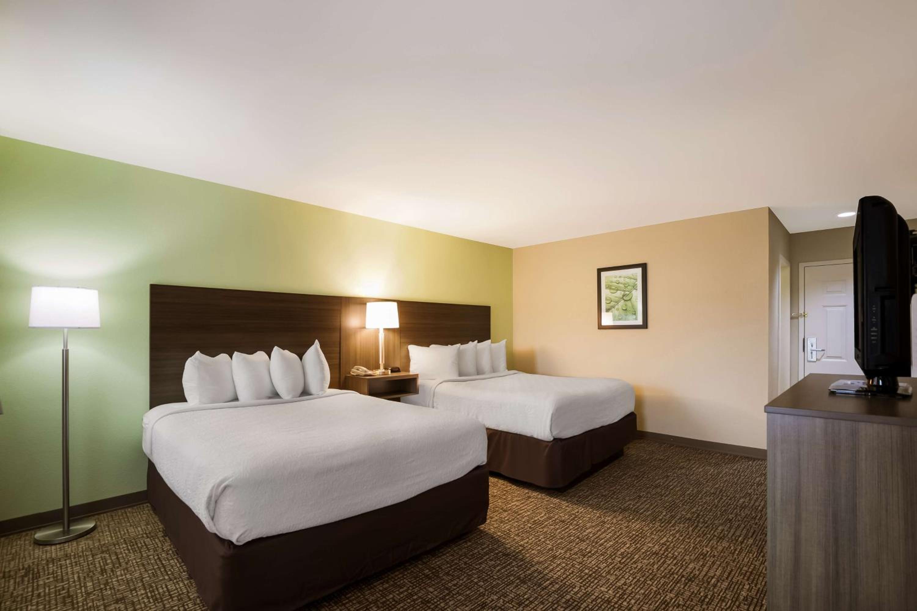 Queen Room with Two Queen Beds - Smoking photo 2