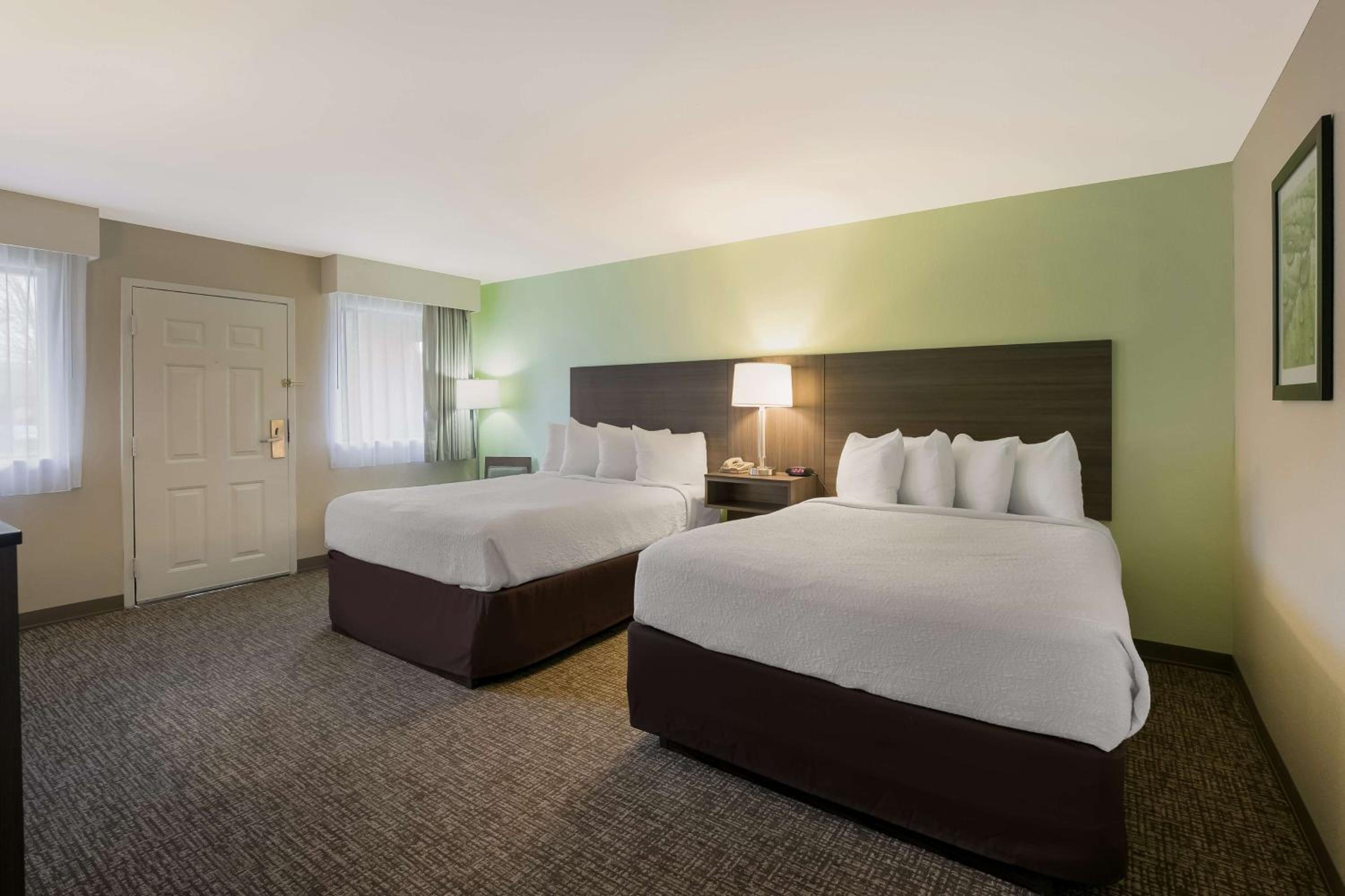 Queen Room with Two Queen Beds - Disability Access/Bath Tub photo 3