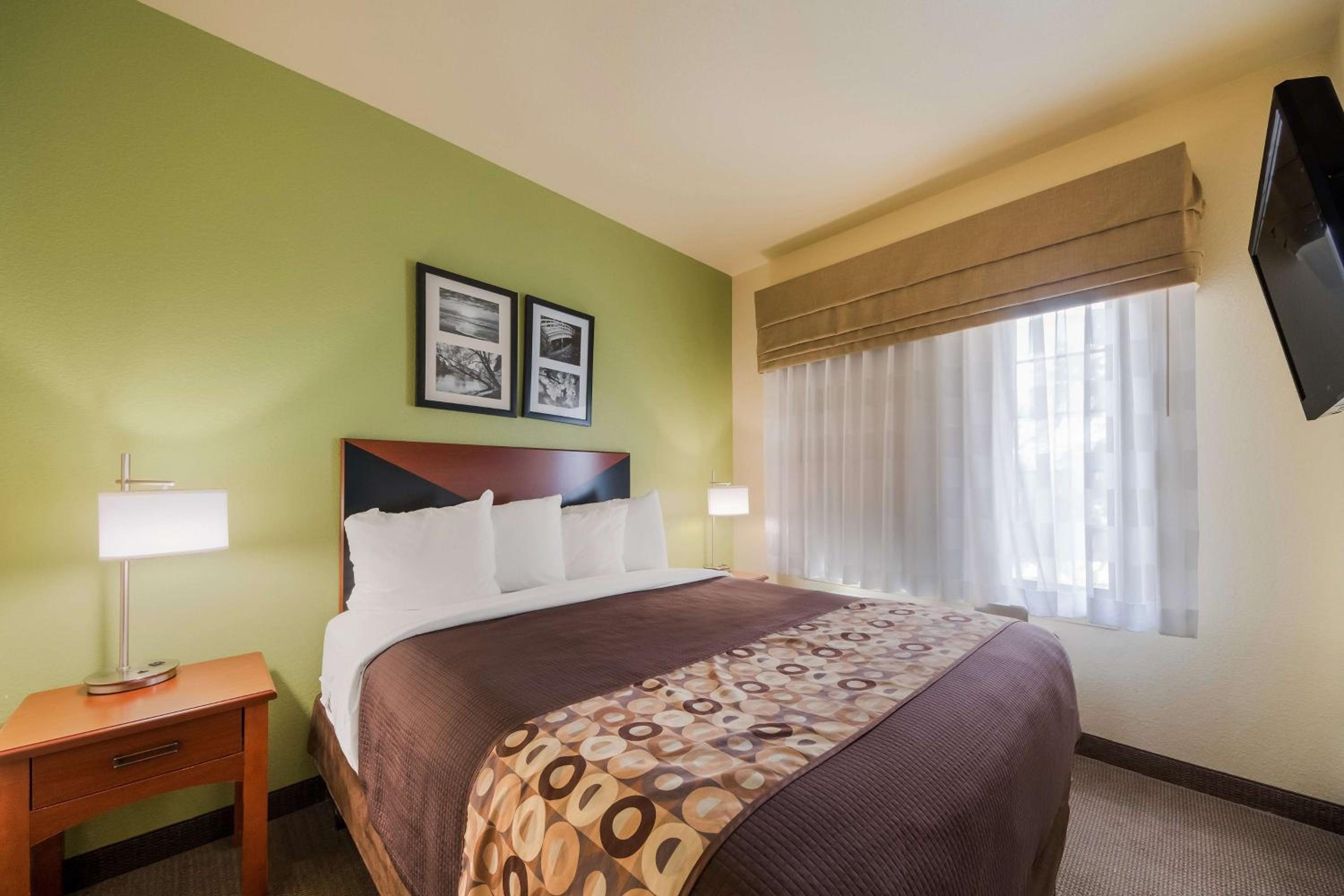 Suite - Disability Access/Non-Smoking - Photo 3